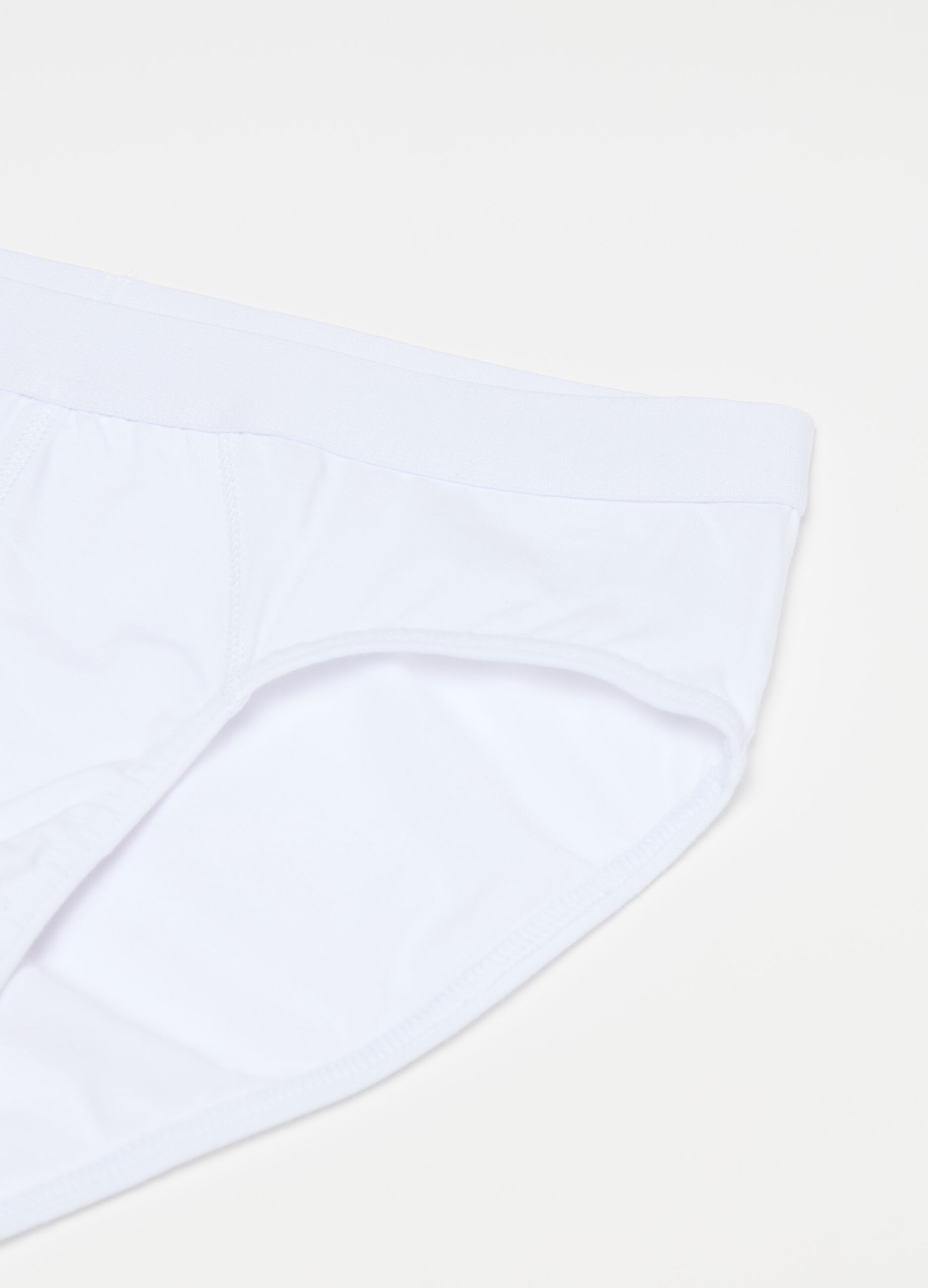 Three-pack briefs with external elastic