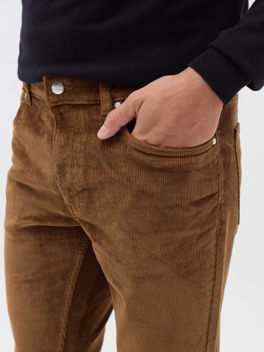 Trousers with five pockets in corduroy_3