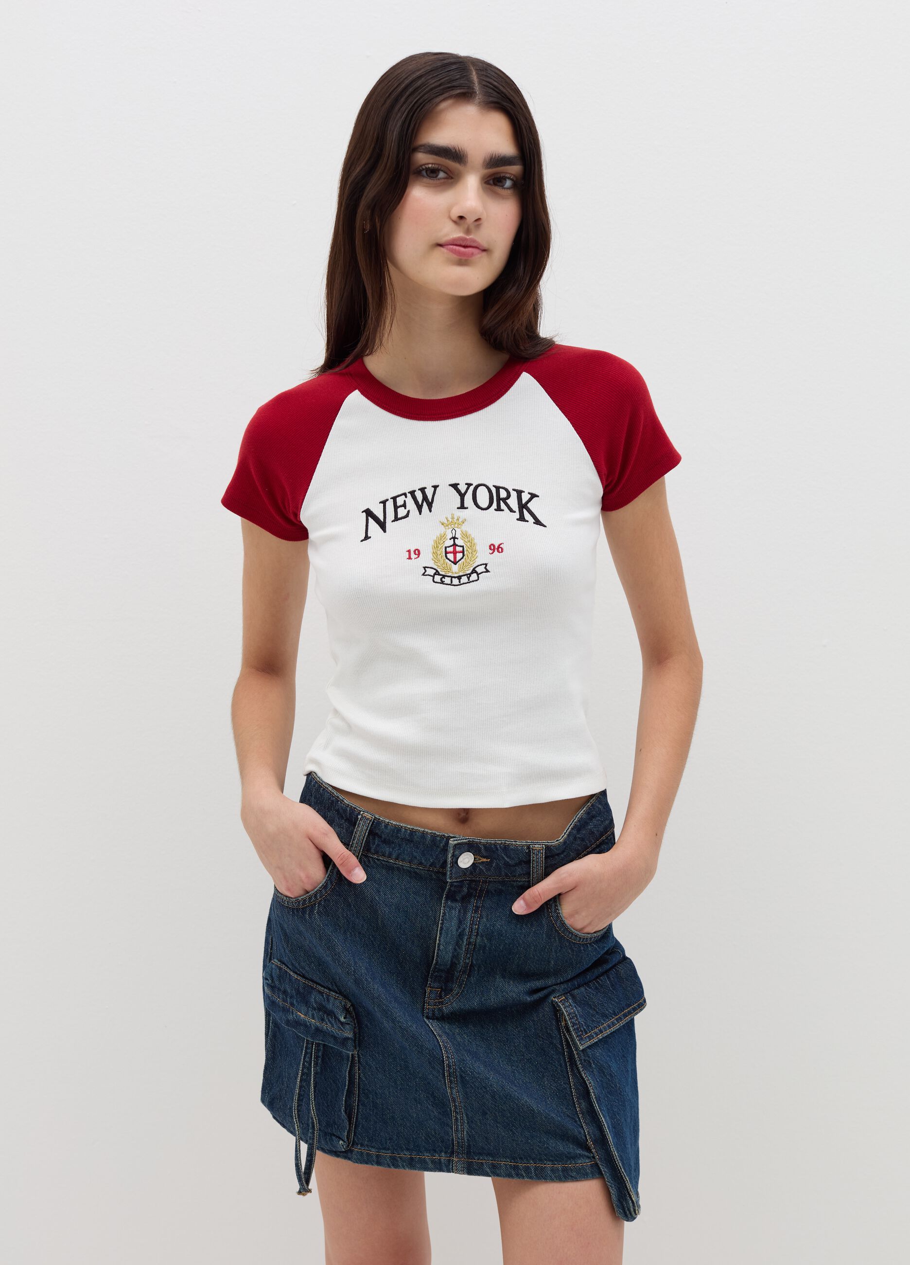 Ribbed T-shirt with embroidery