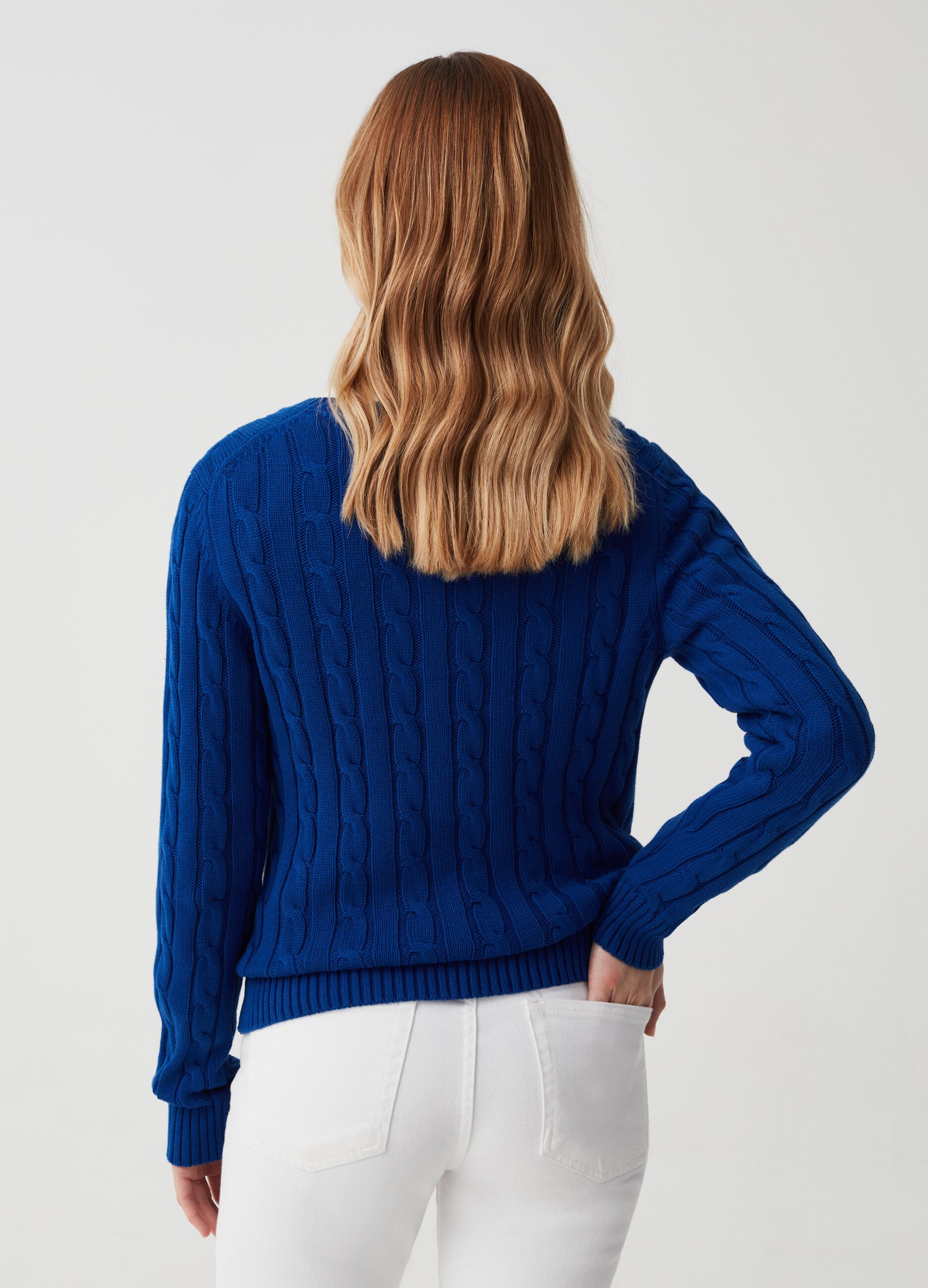 Pullover with cable design and V neck