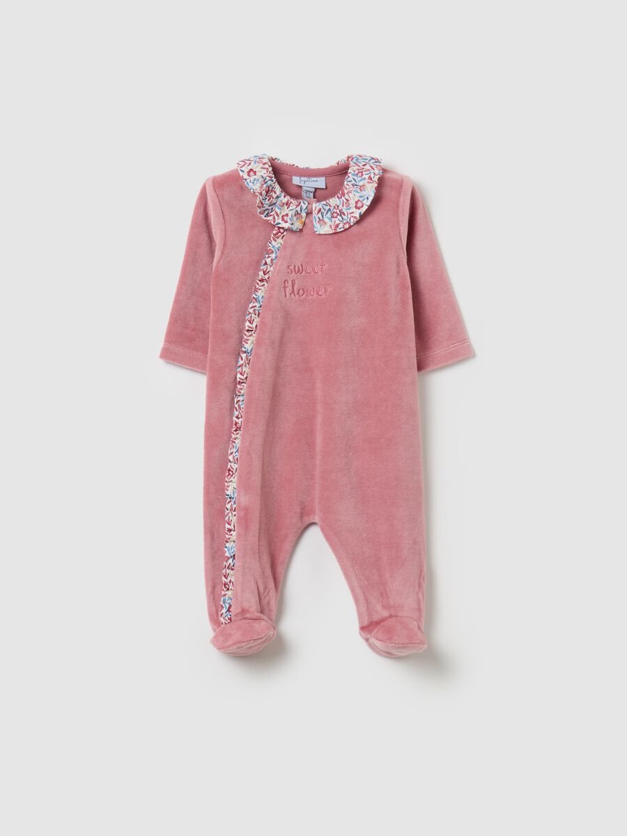 Velour onesie with feet and floral pattern_0