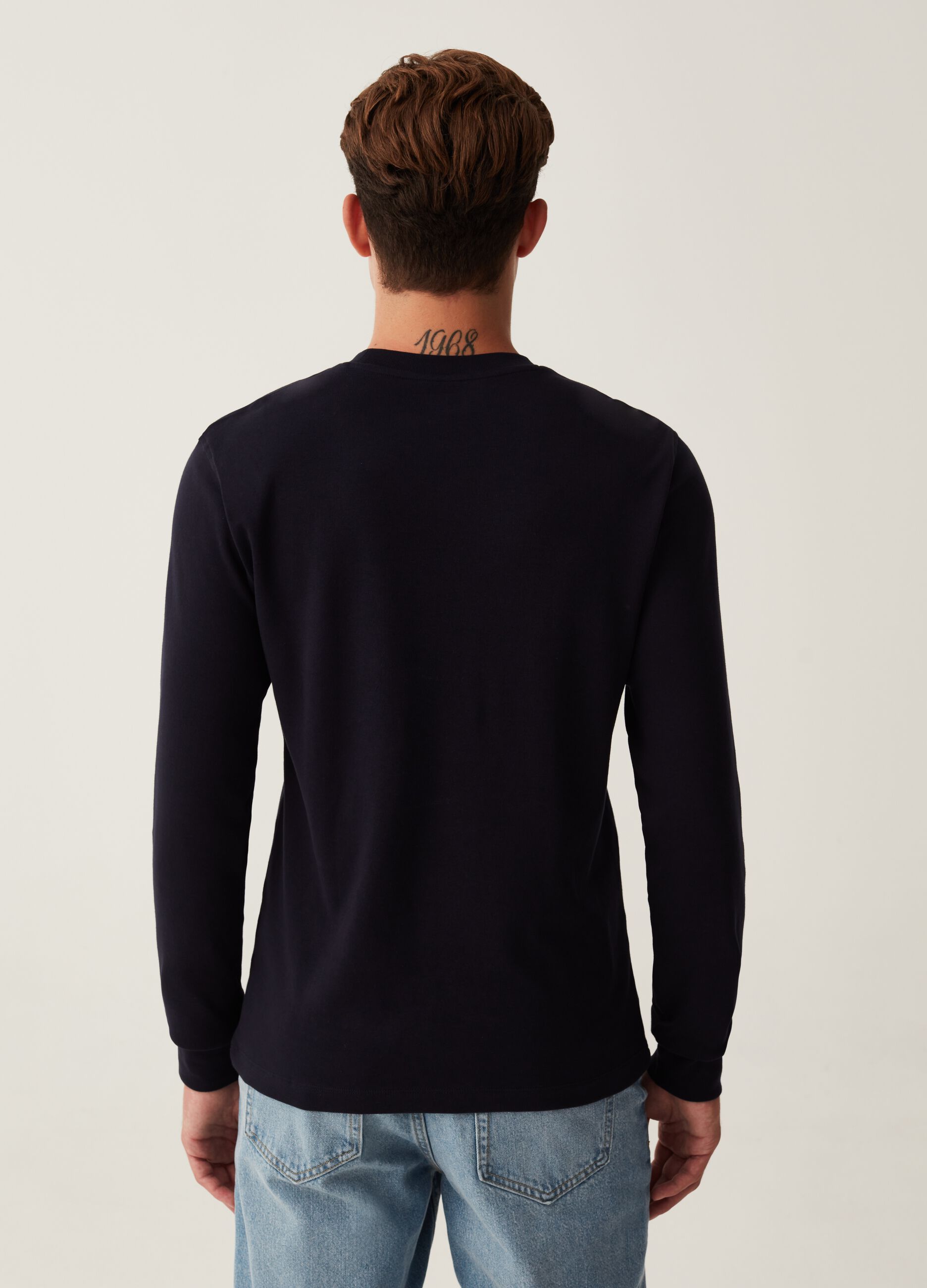 Long-sleeved solid colour T-shirt