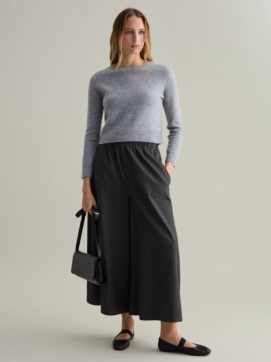 Contemporary wool pullover with raglan sleeves_1