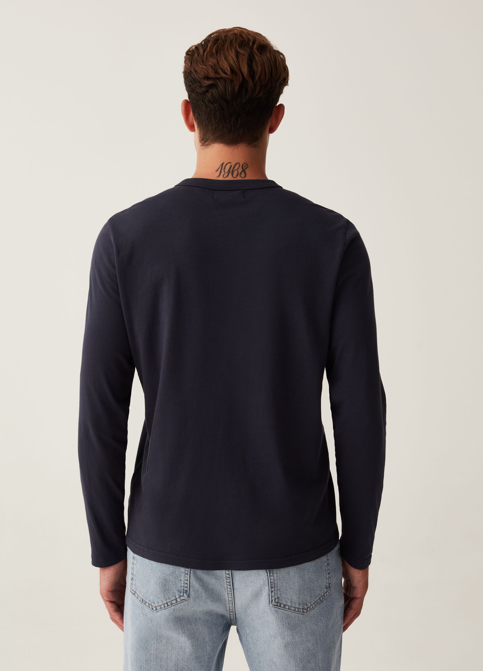 T-shirt with long sleeves and granddad neckline