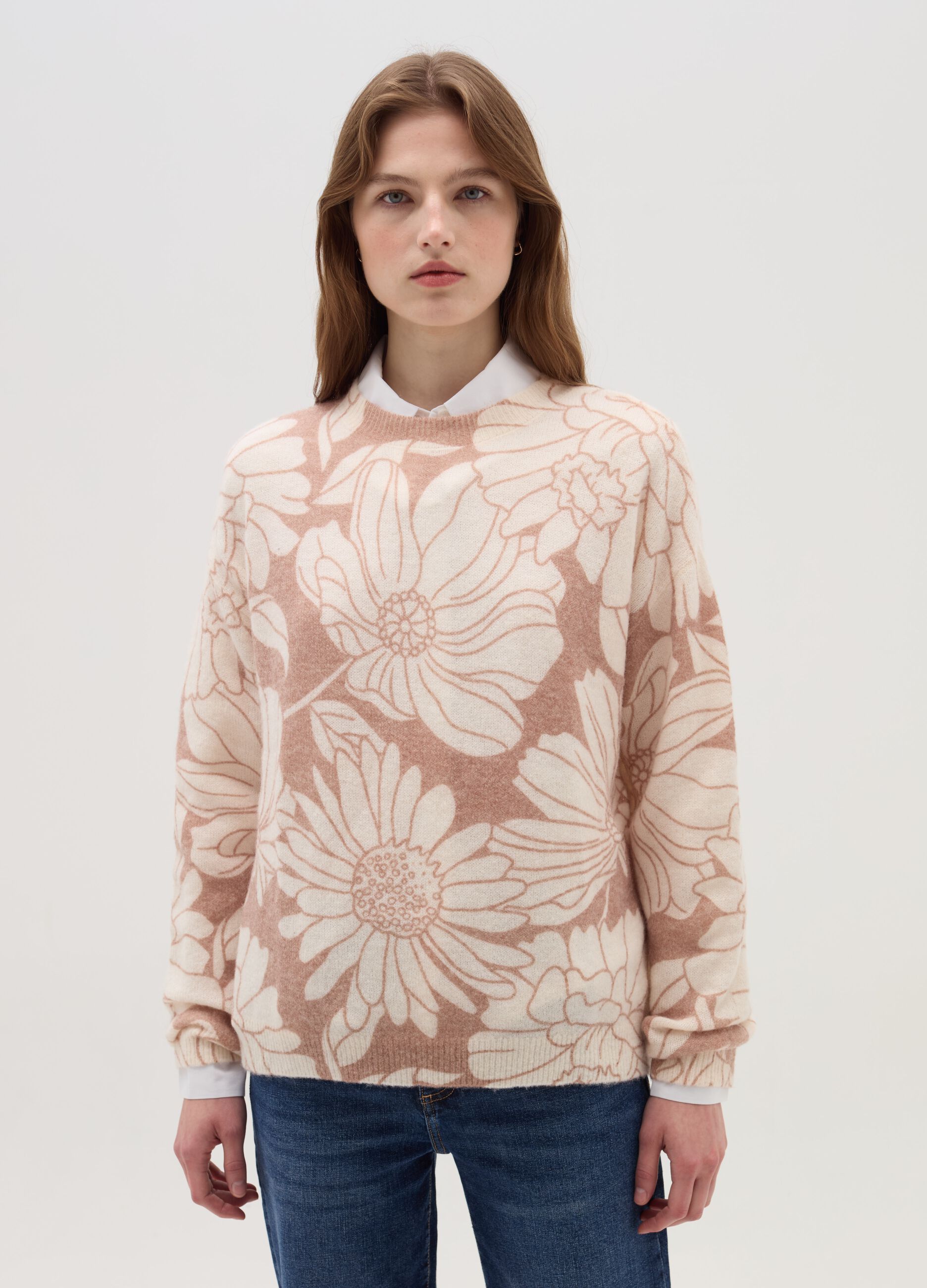 Pullover with maxi flowers design