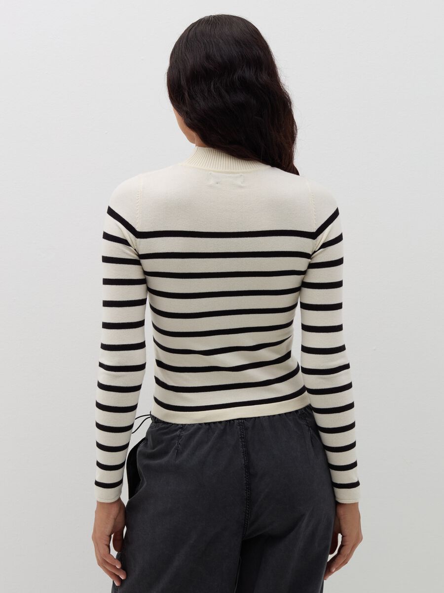 Pullover mock neck fantasia a righe_3