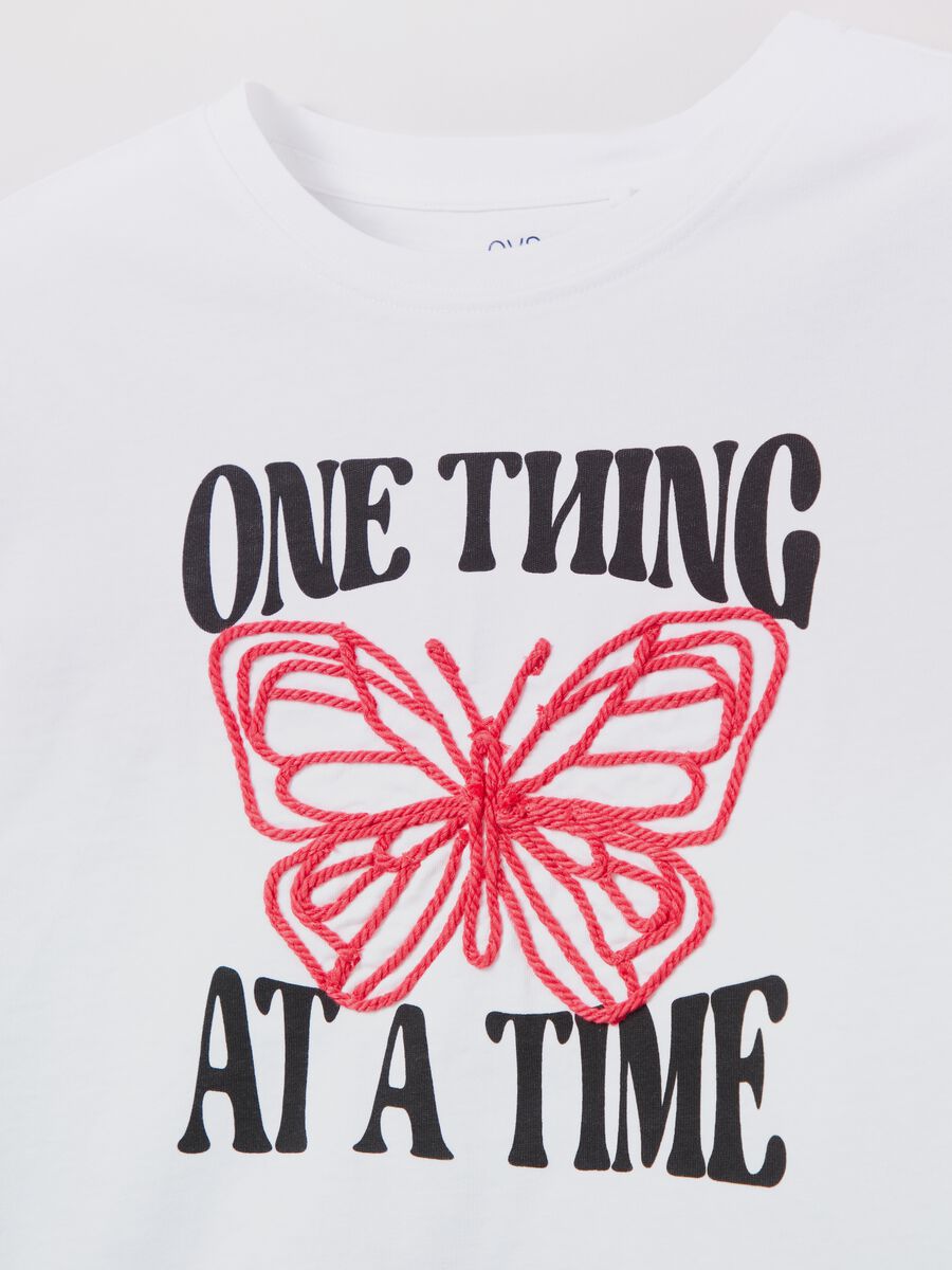 Cotton T-shirt with print and embroidered butterfly_2