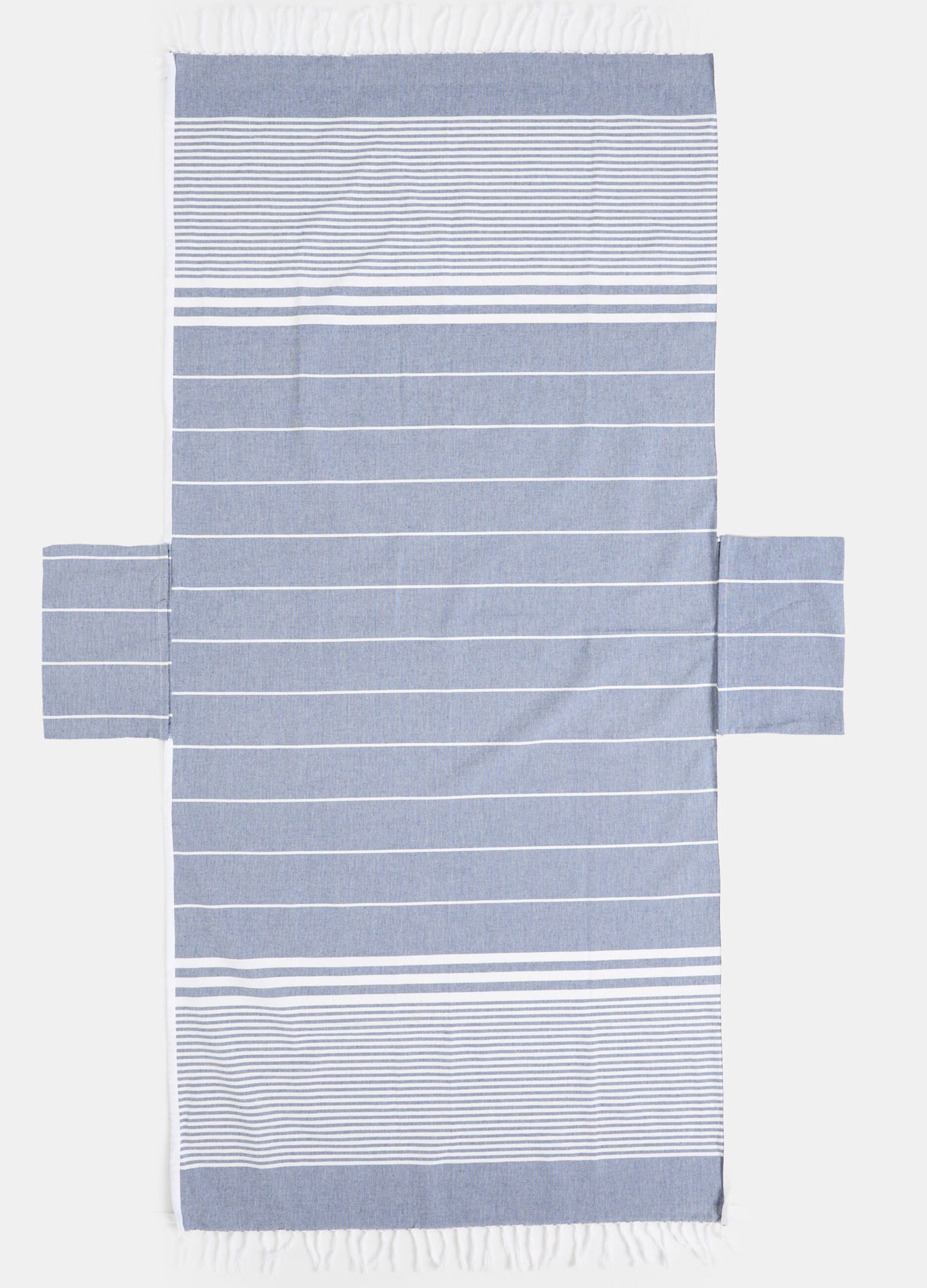 Cotton beach towel with pockets