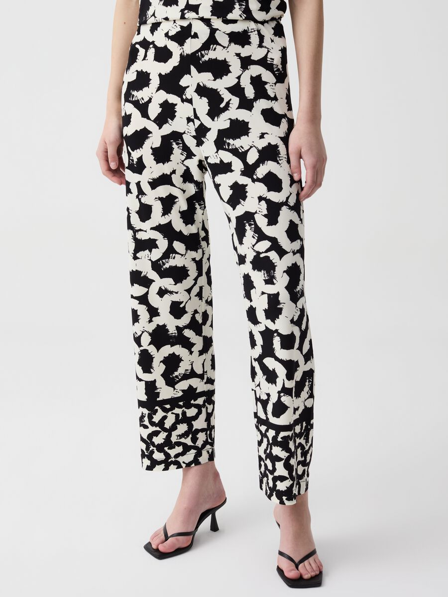 Trousers with ethnic print_1