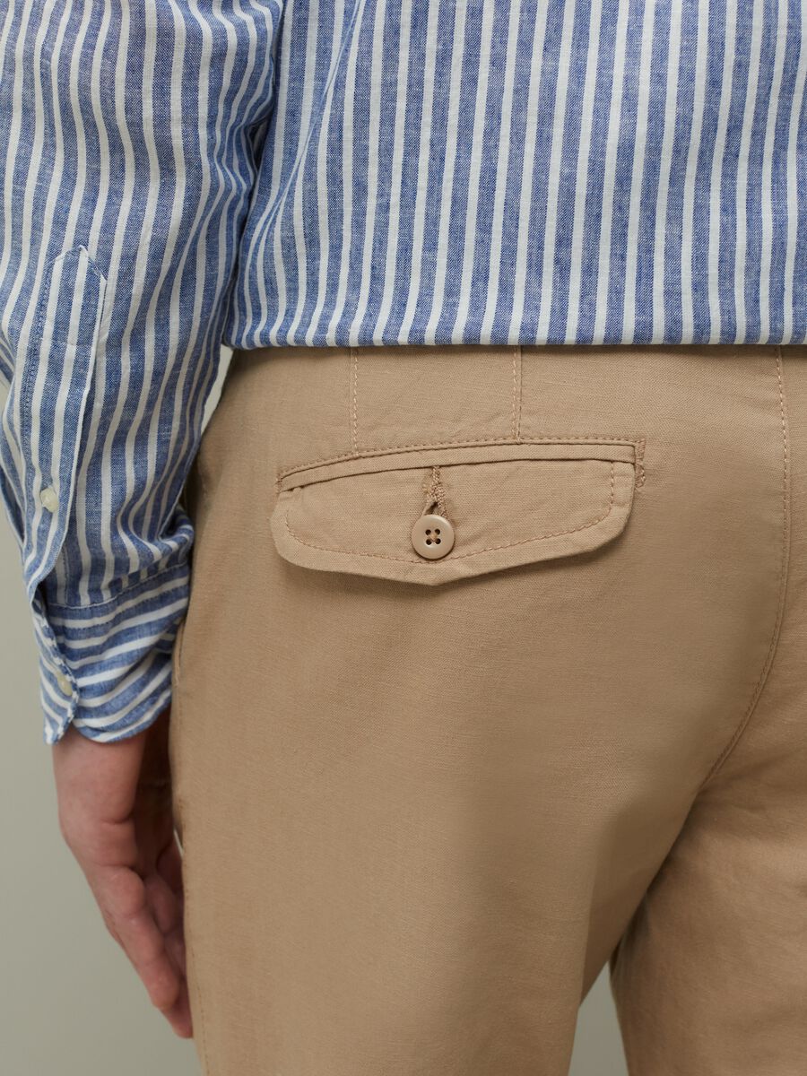 Pantaloni chino in cotone e lino_3