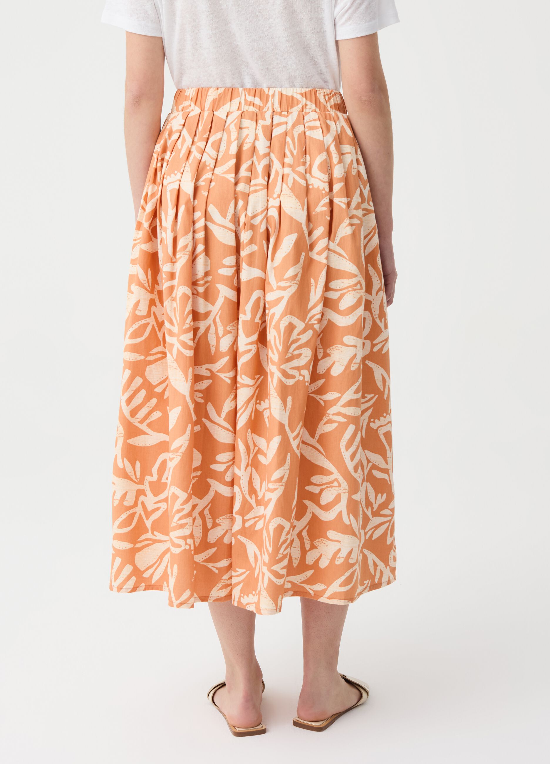 Long full skirt with pleating and print