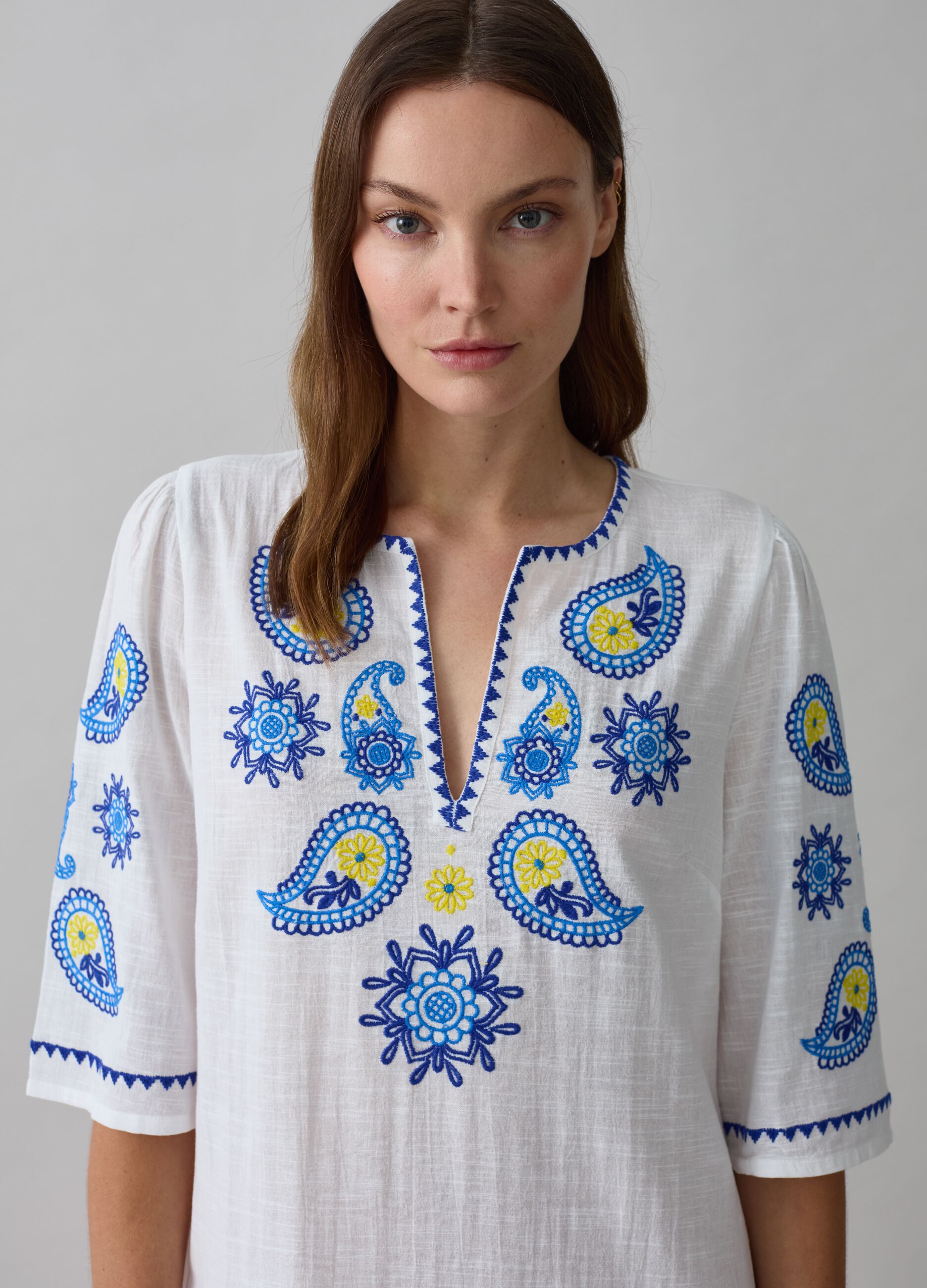 Long beach cover-up kaftan with paisley embroidery