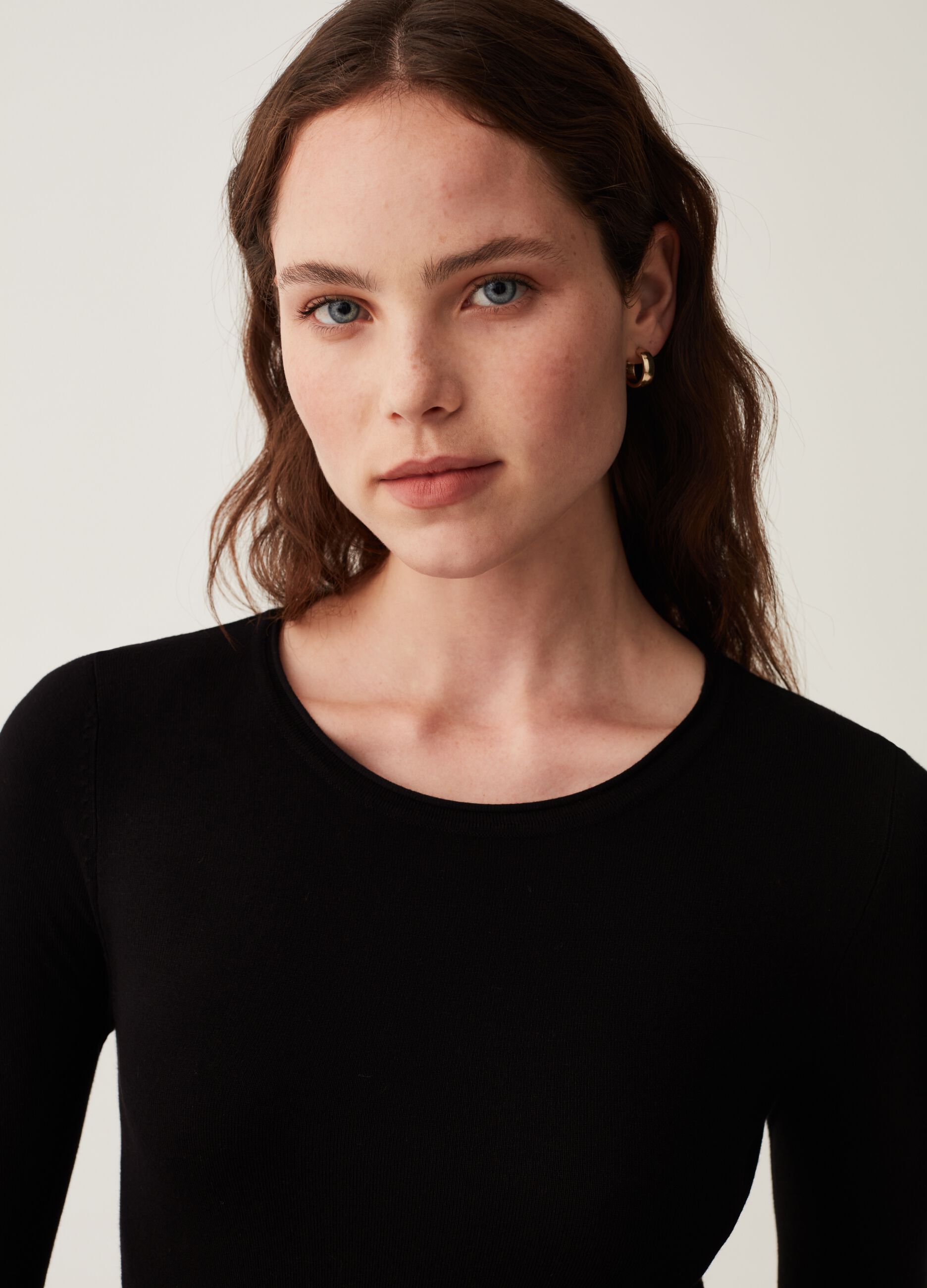 Long-sleeved top with round neck