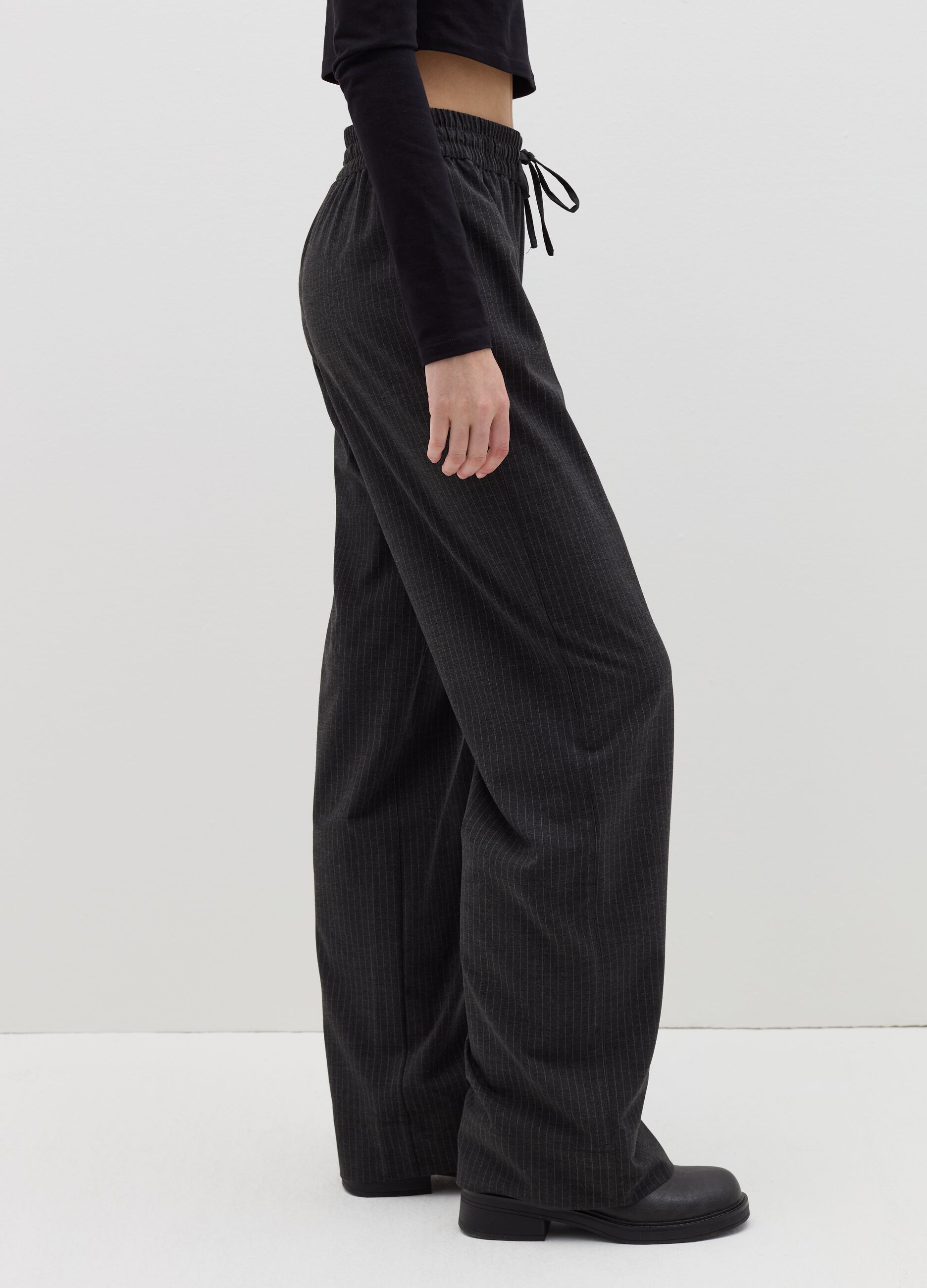 Relaxed-fit trousers with drawstring