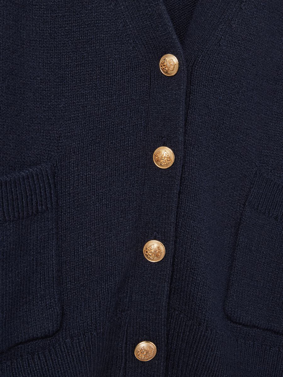 Contemporary cardigan with golden buttons_5