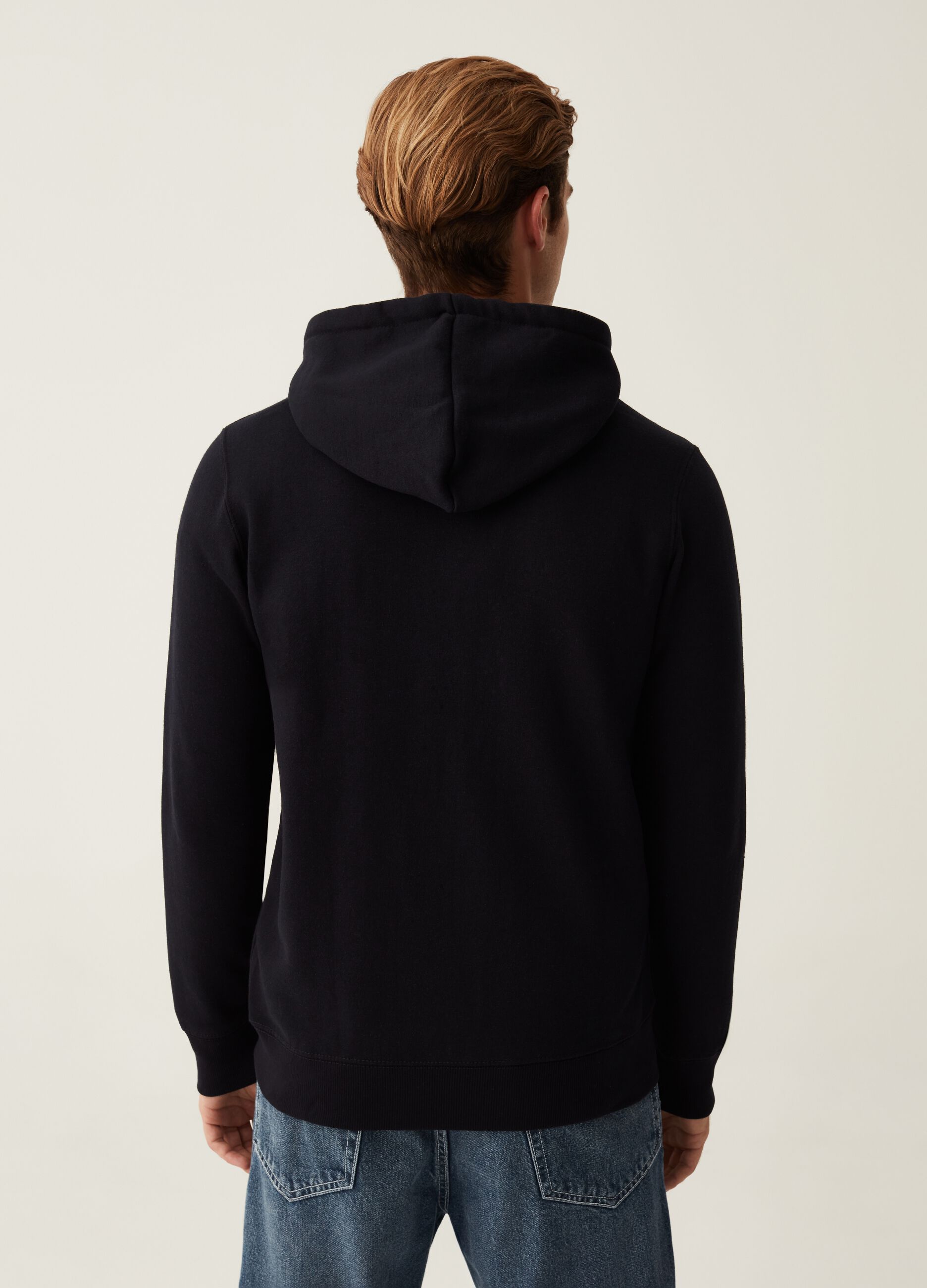 Hooded sweatshirt with zip closure