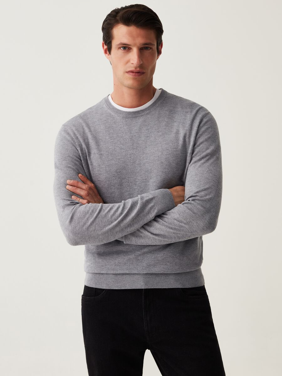 Round neck pullover_0