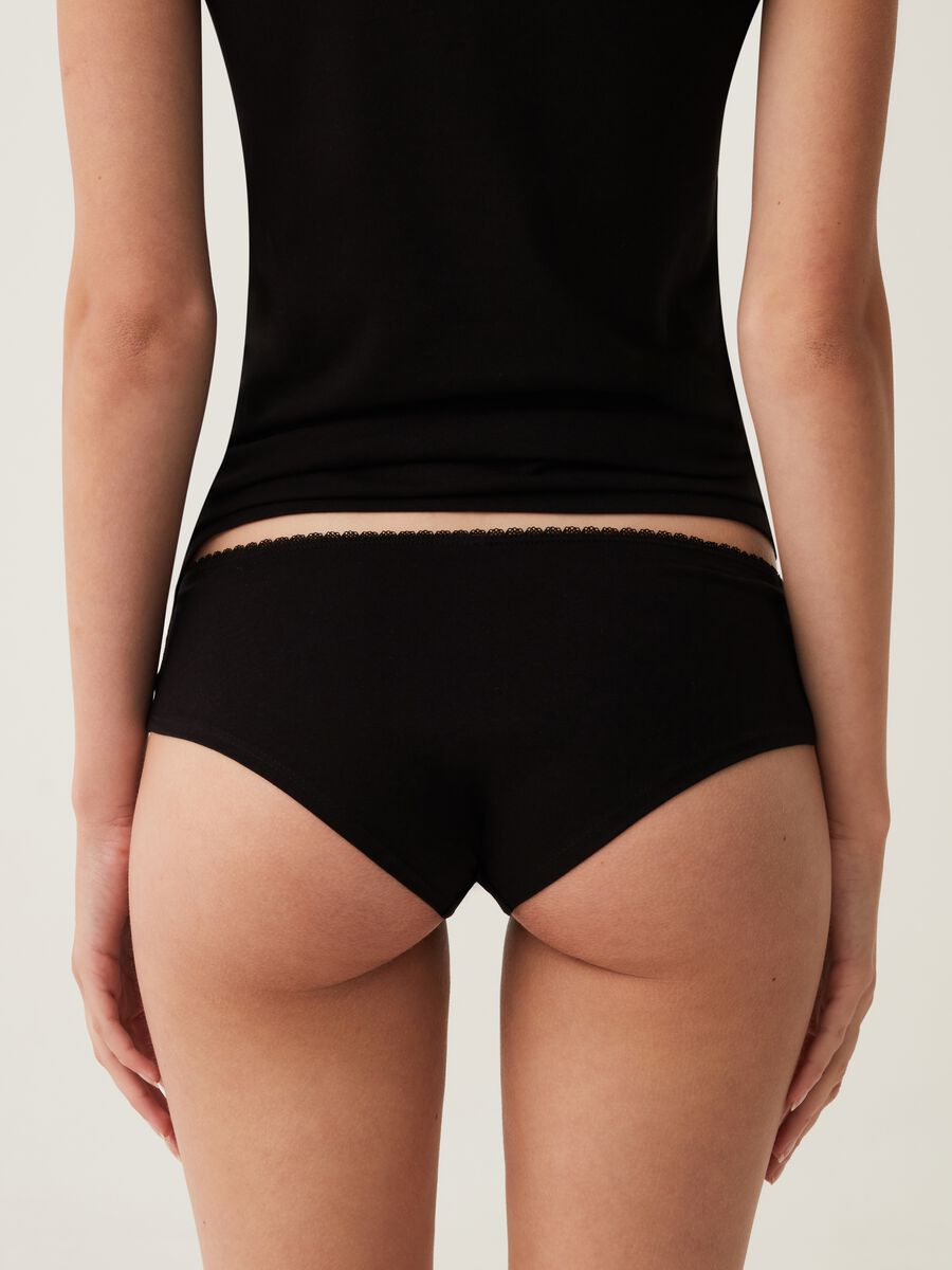 Two-pack knicker shorts with lace trim_2