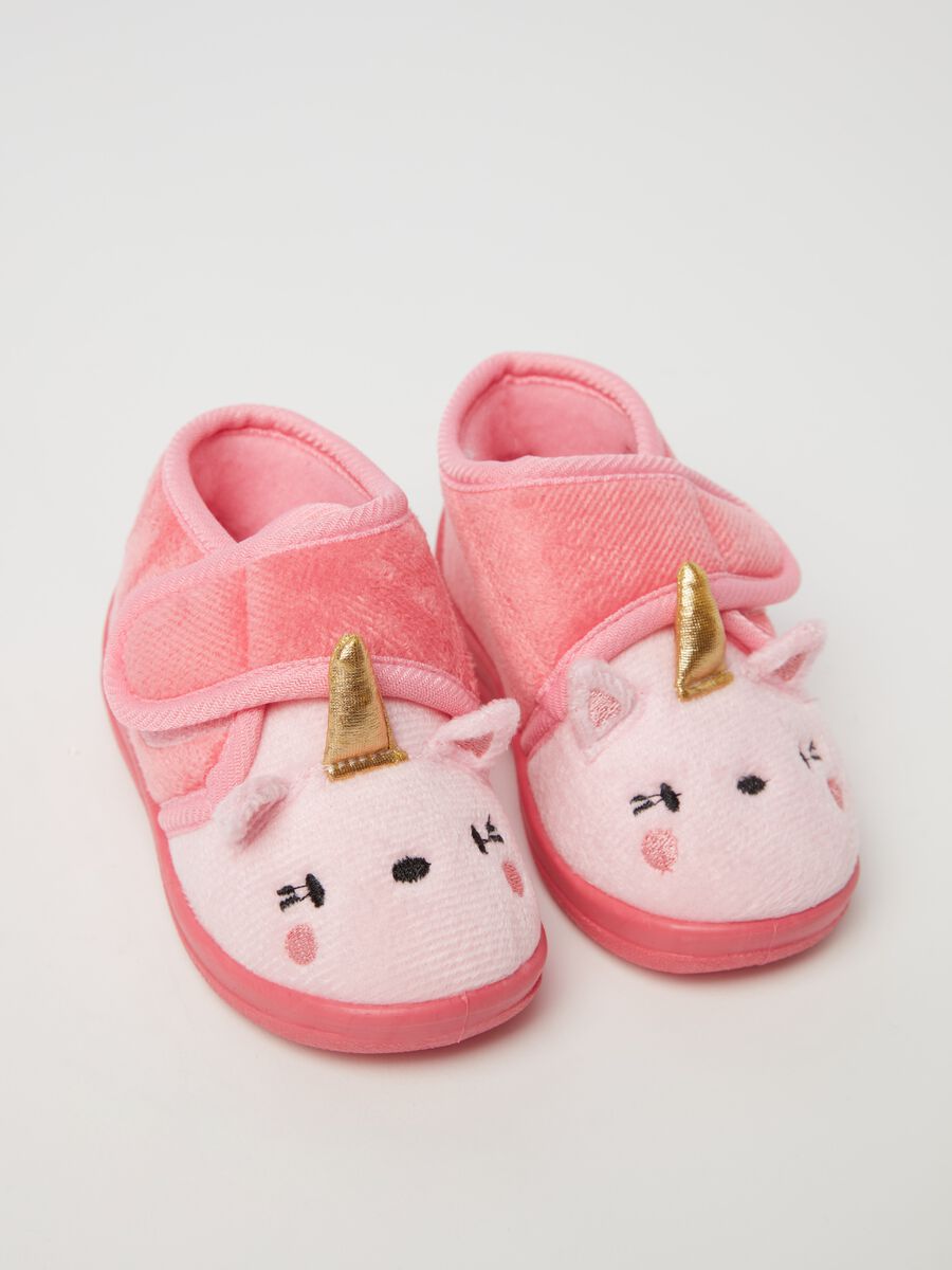 Velour slippers with unicorn embroidery_3