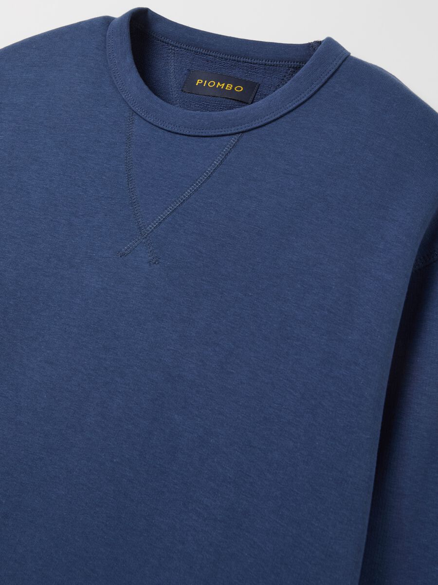 Sweatshirt with round neck and V detail_5