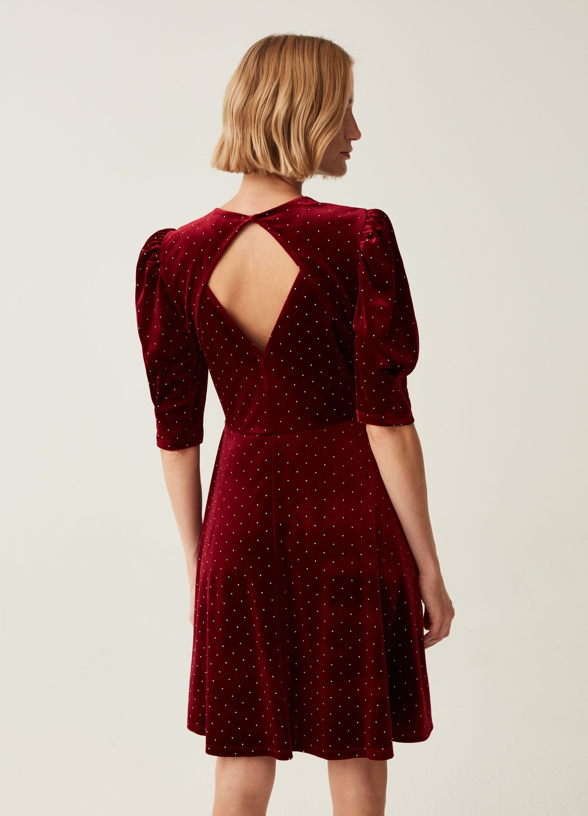 Short velvet dress with puff sleeves