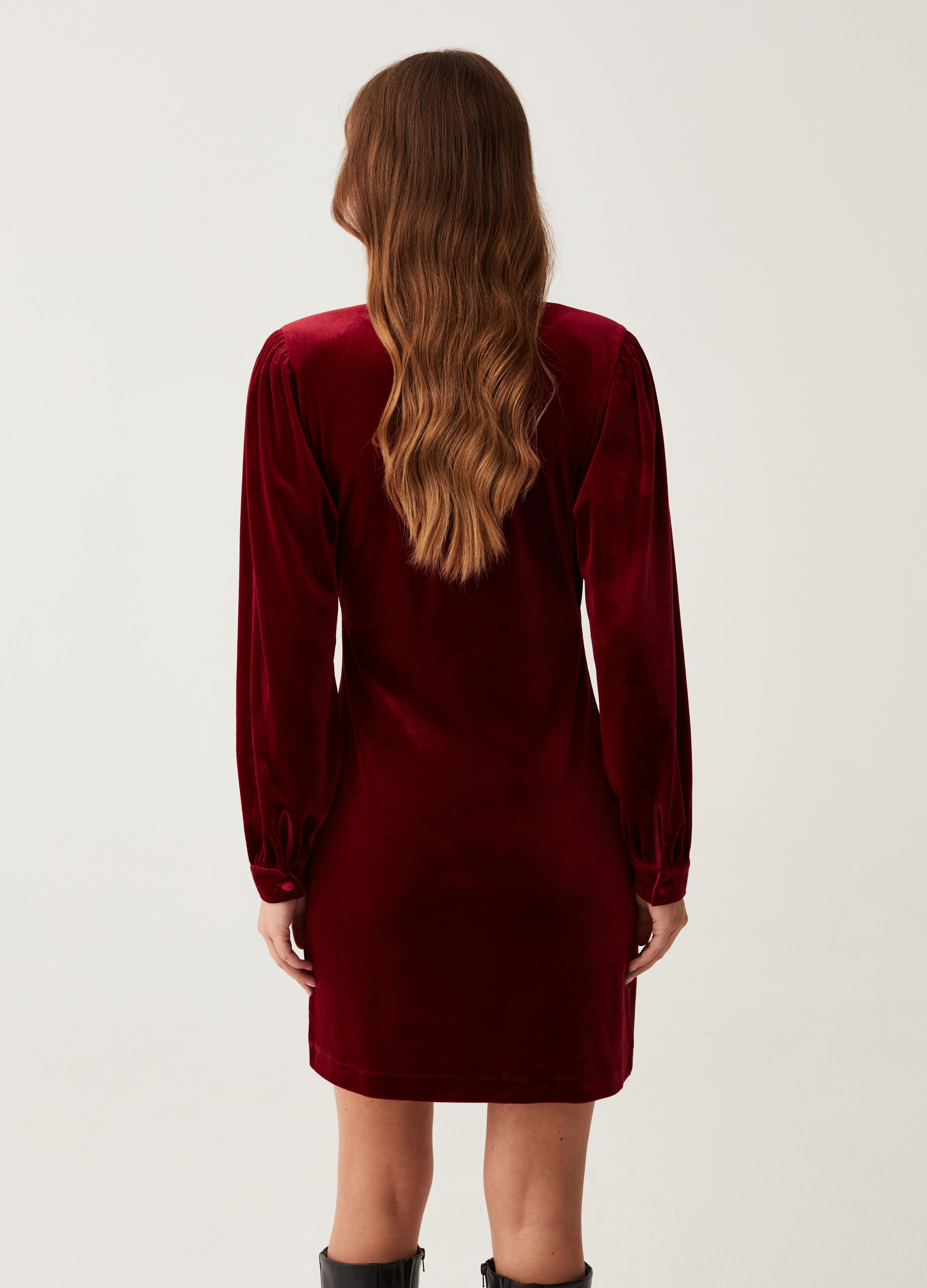 Short velvet dress with V-neck