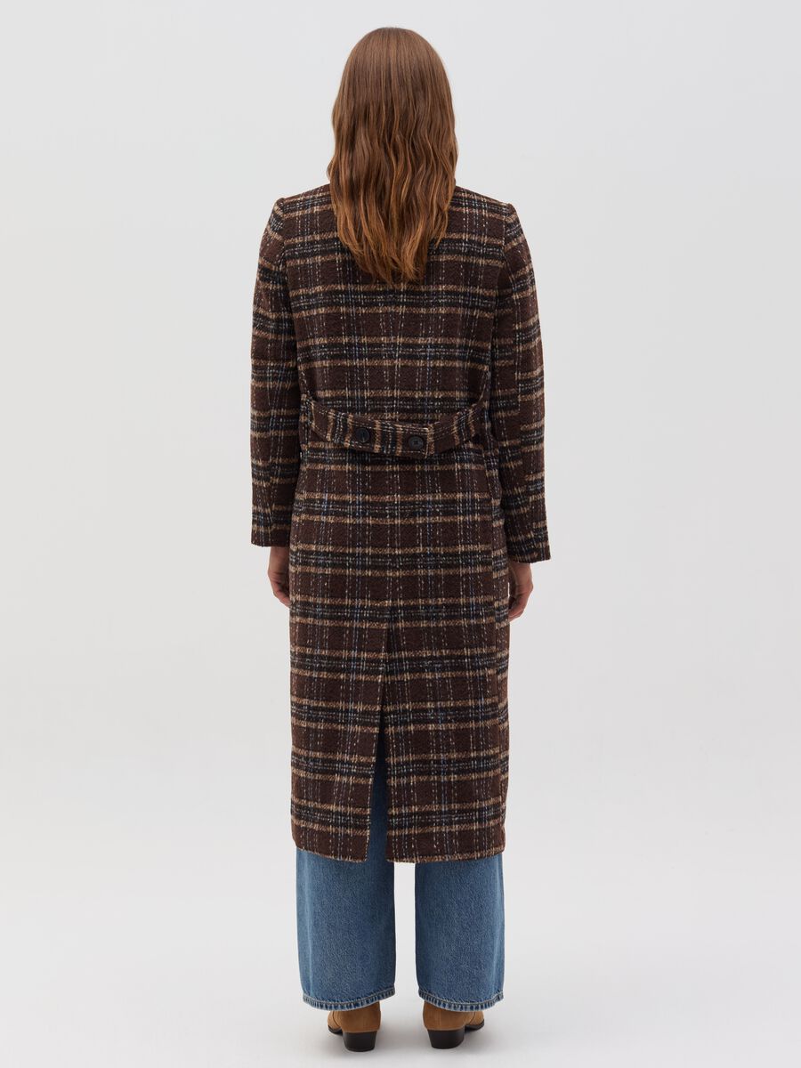 Long double-breasted coat with check pattern_3