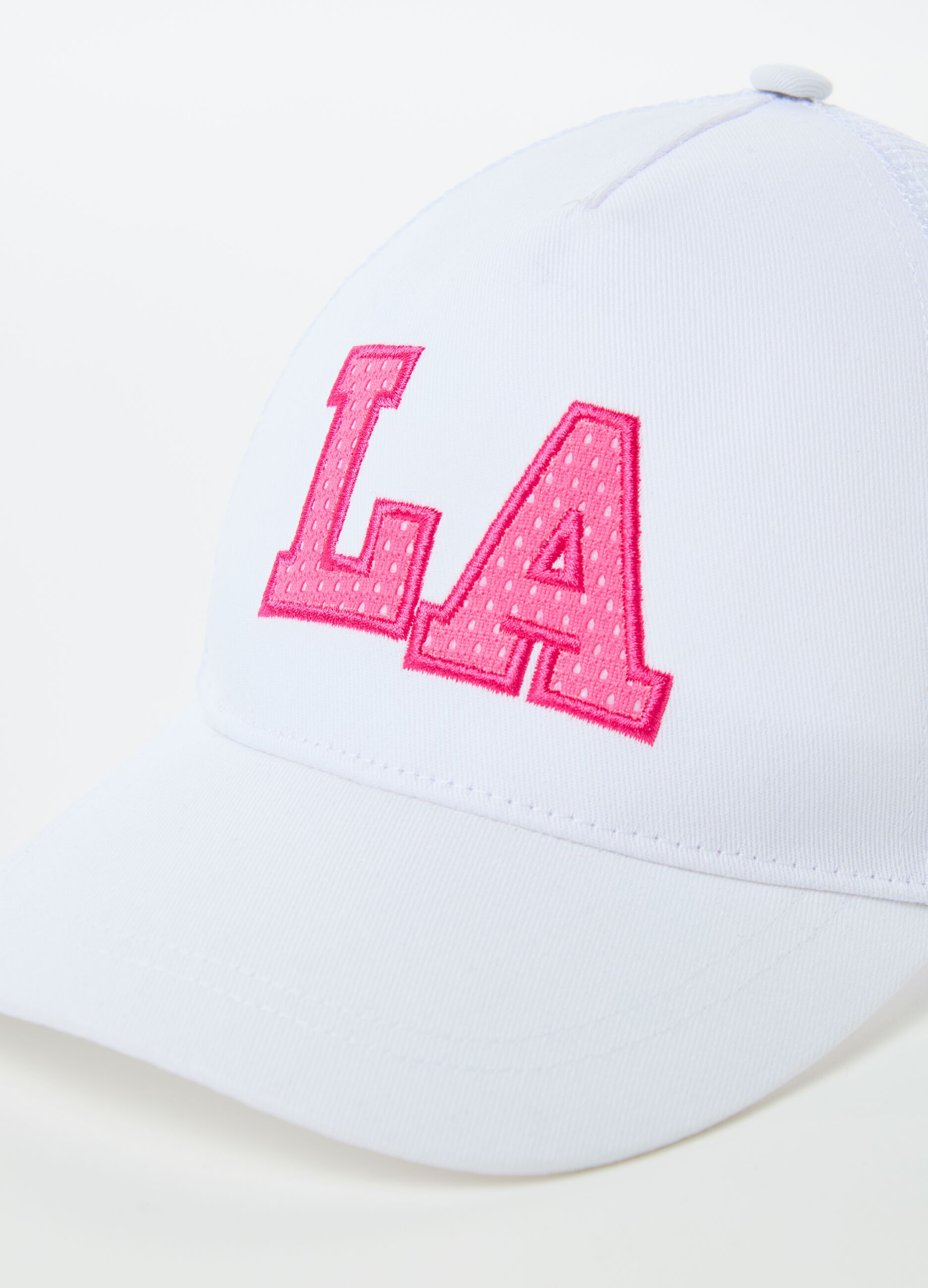 Baseball cap with LA embroidery