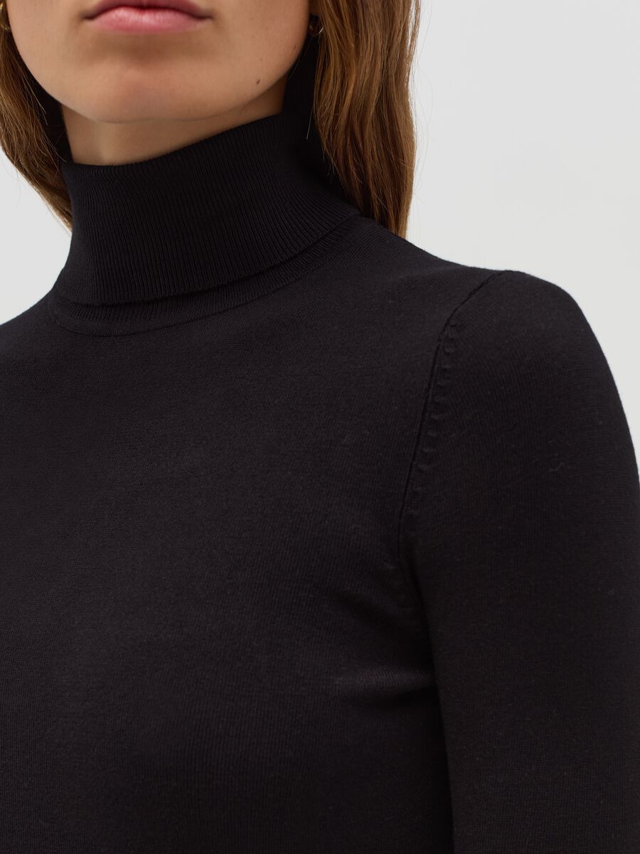 Pullover with high neck_3