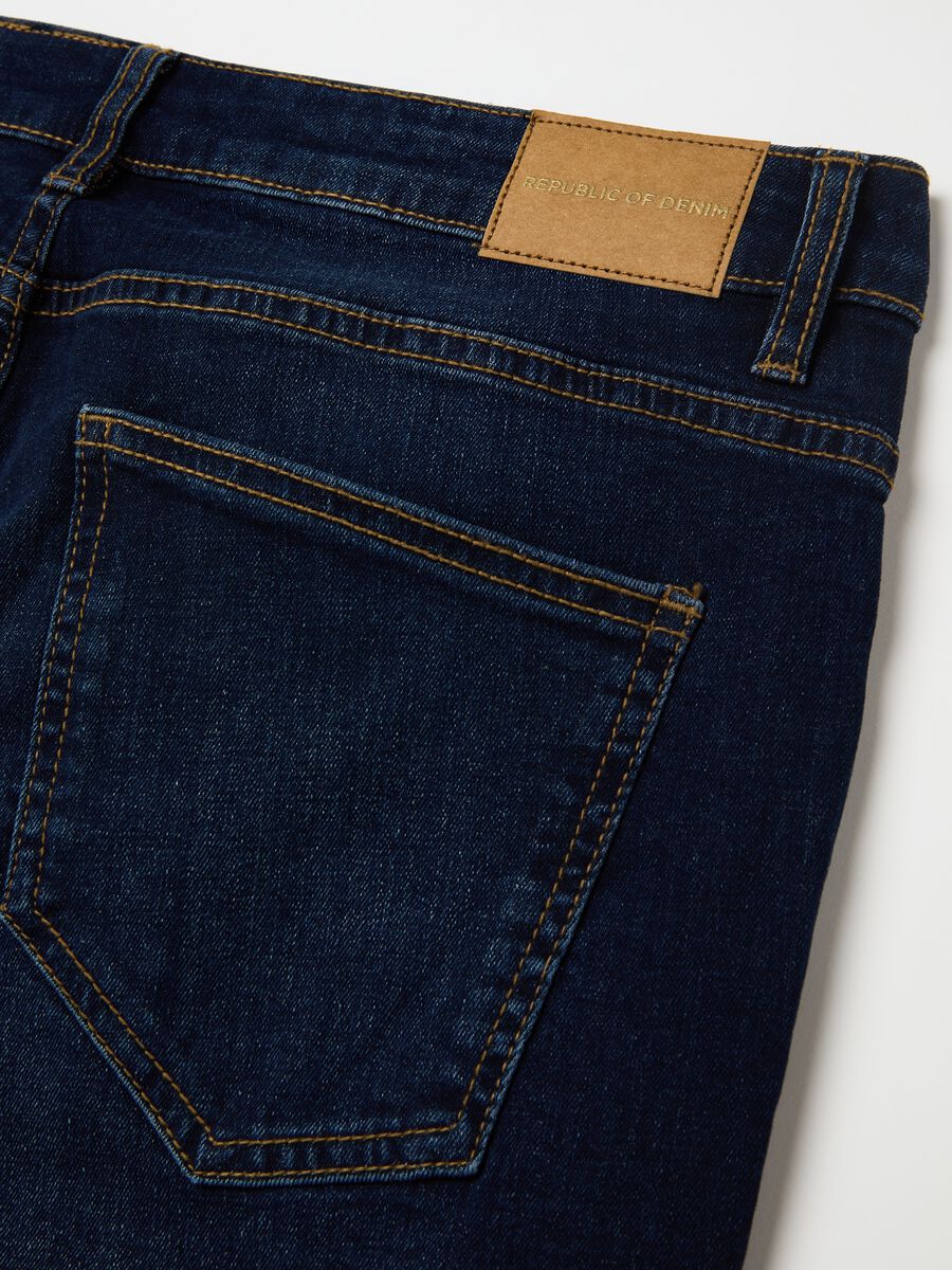 Slim-fit jeans with five pockets_5