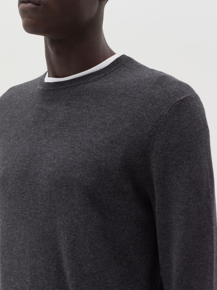 Round neck pullover_3