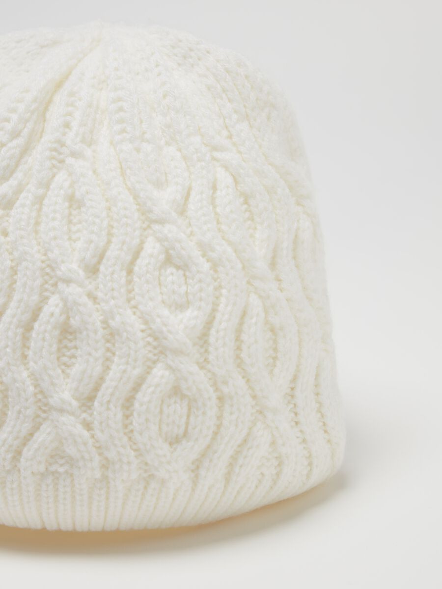 Knit hat with wavy weave_2