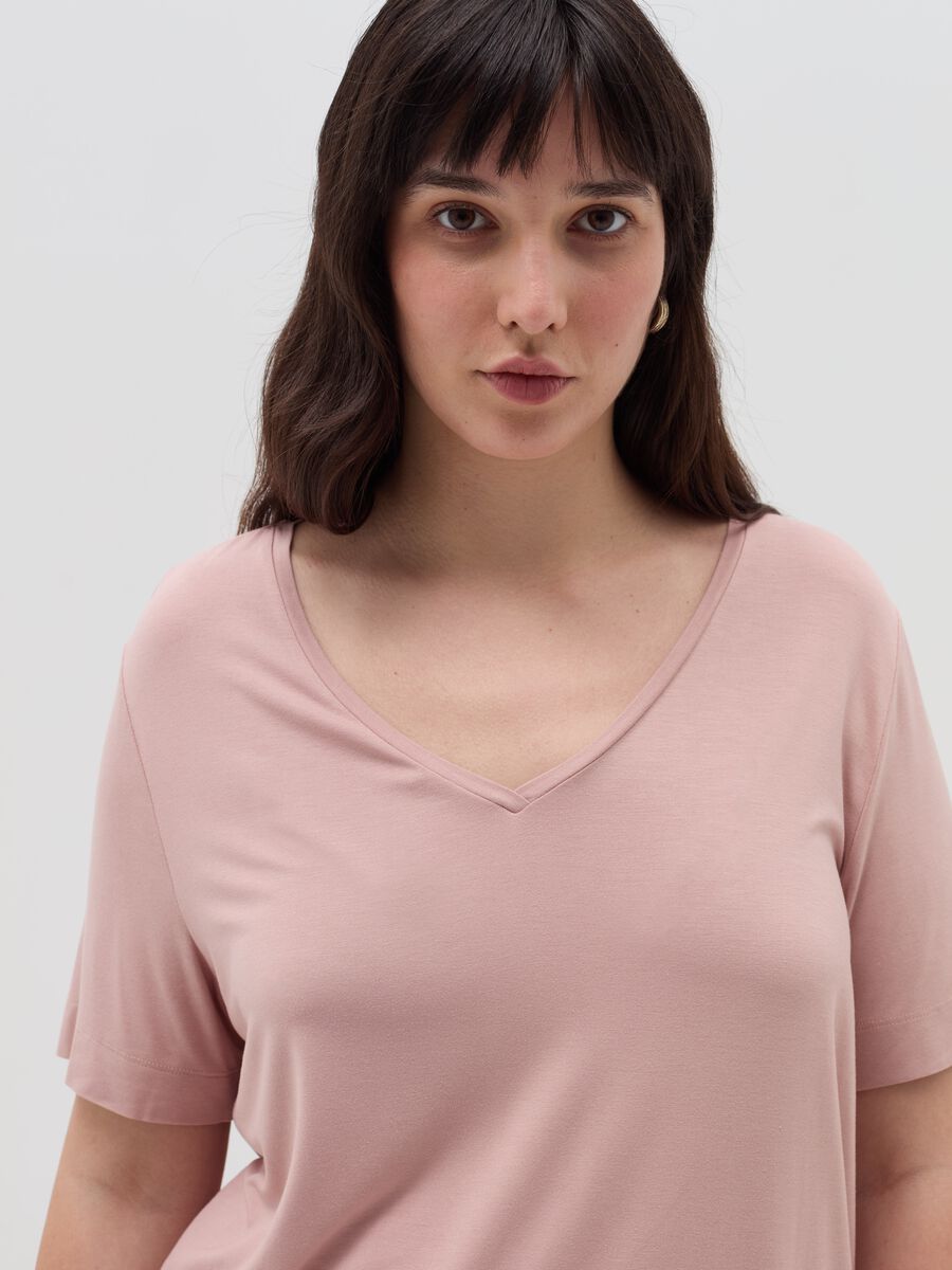 Curvy V-neck T-shirt_3