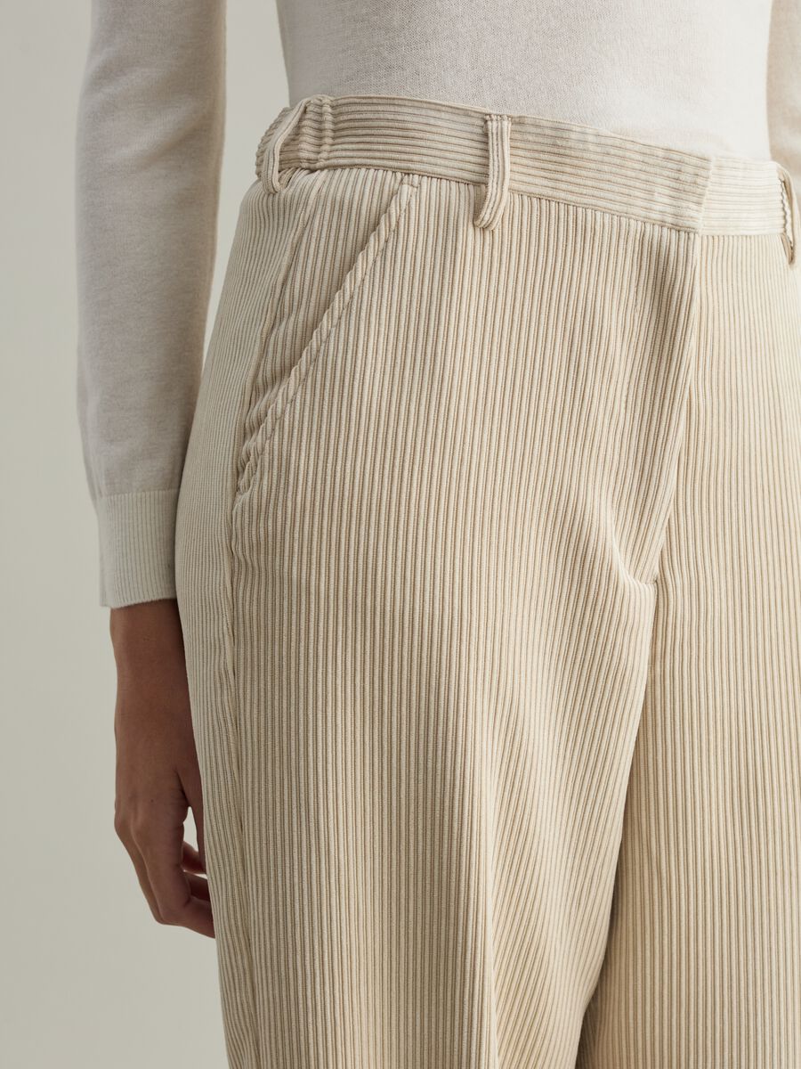 Wide-leg trousers in corduroy_2