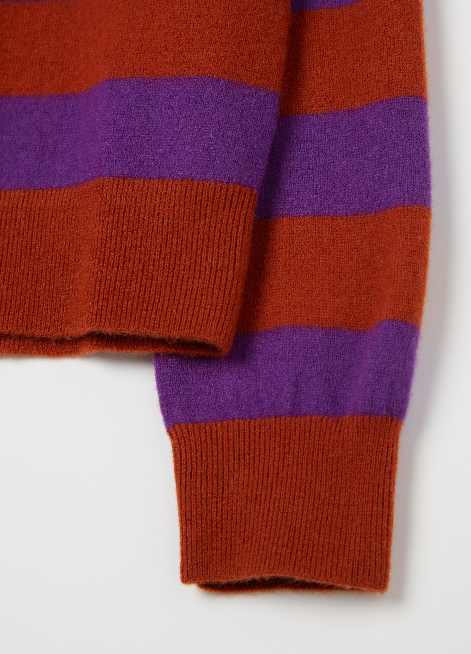 Pullover with round neck in striped wool