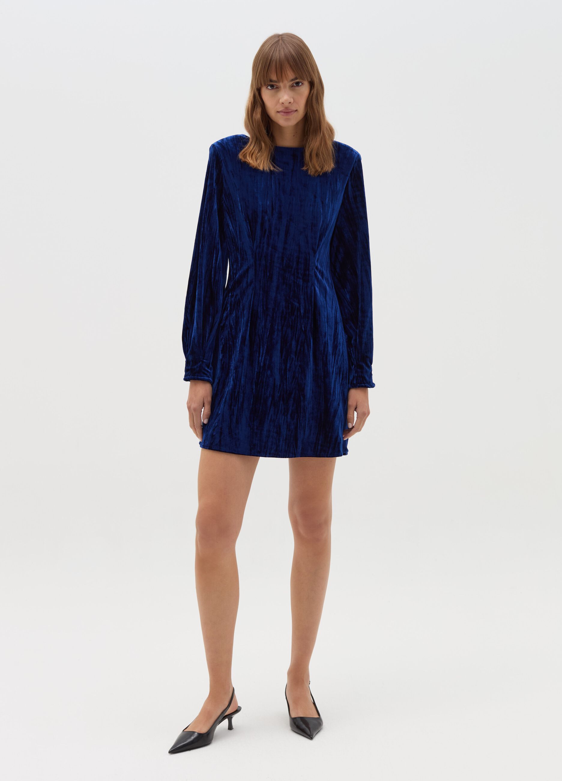 Short dress in crinkle-effect velvet