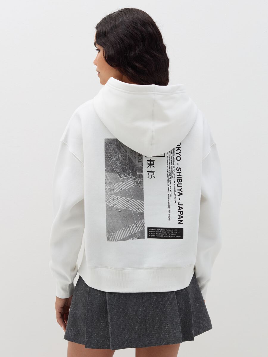 Oversized sweatshirt with hood and print_4