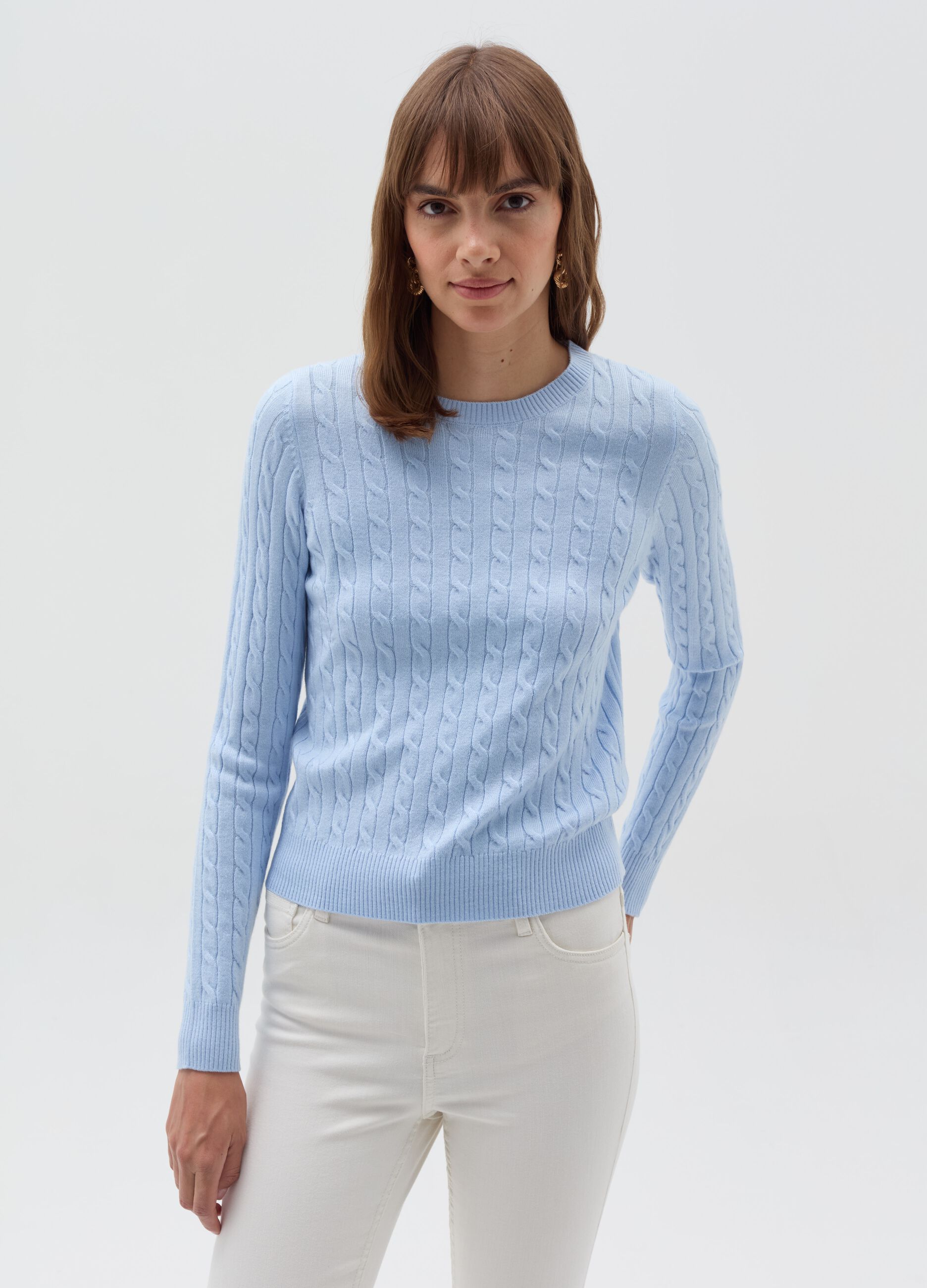 Ribbed pullover with cable-knit design