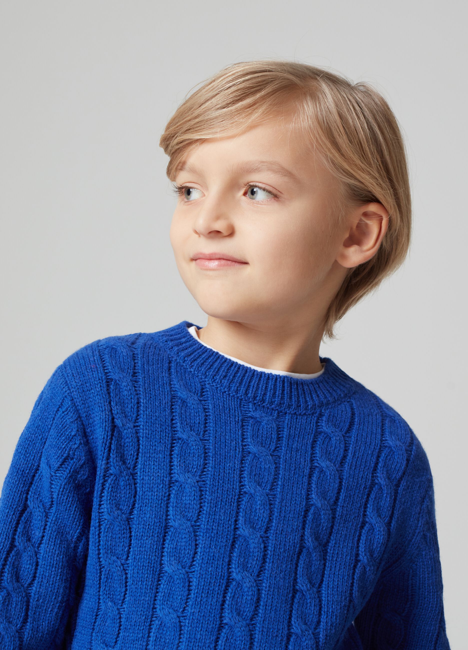 Pullover with cable-knit design