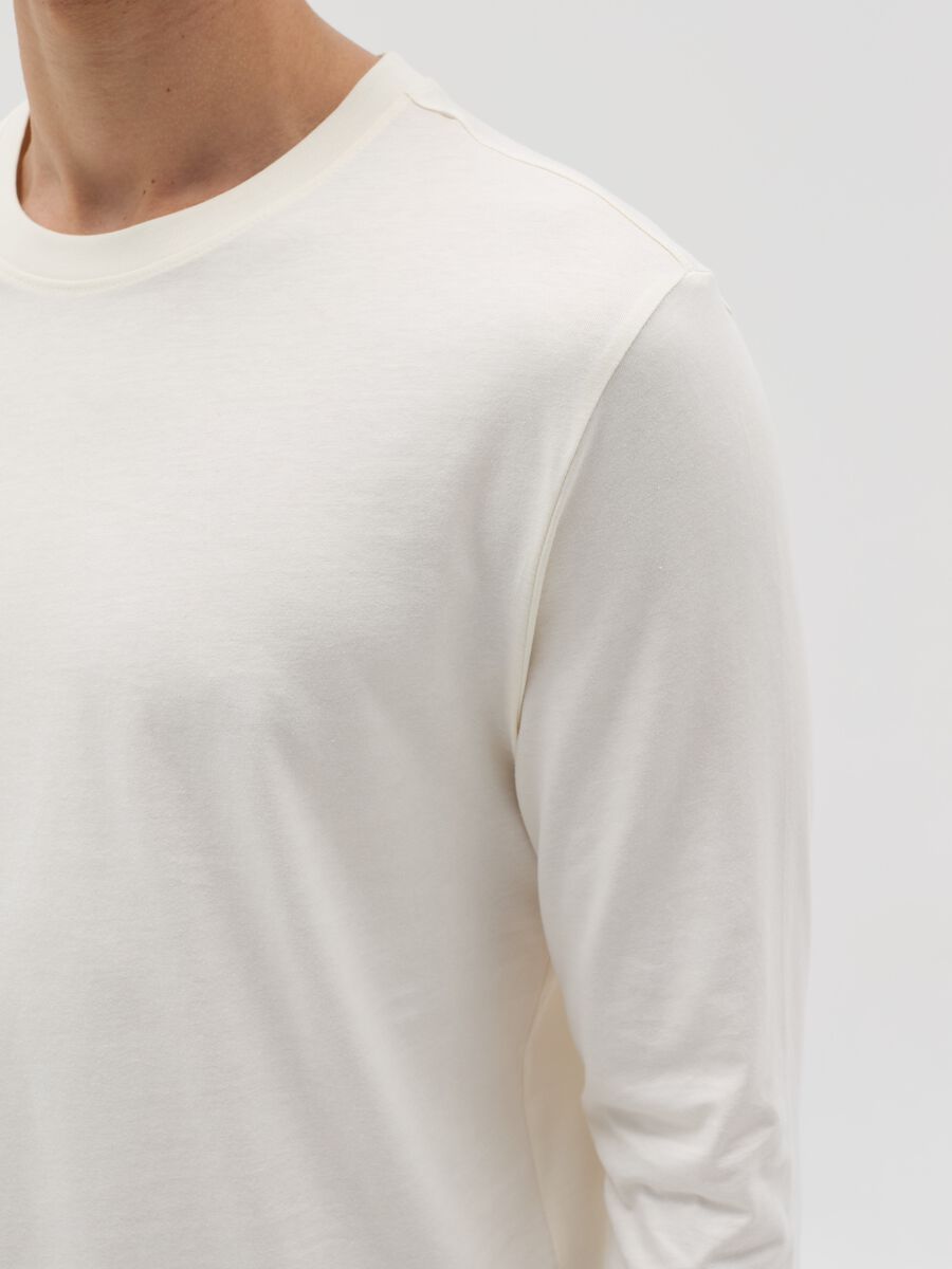 Long-sleeved T-shirt with round neck_3