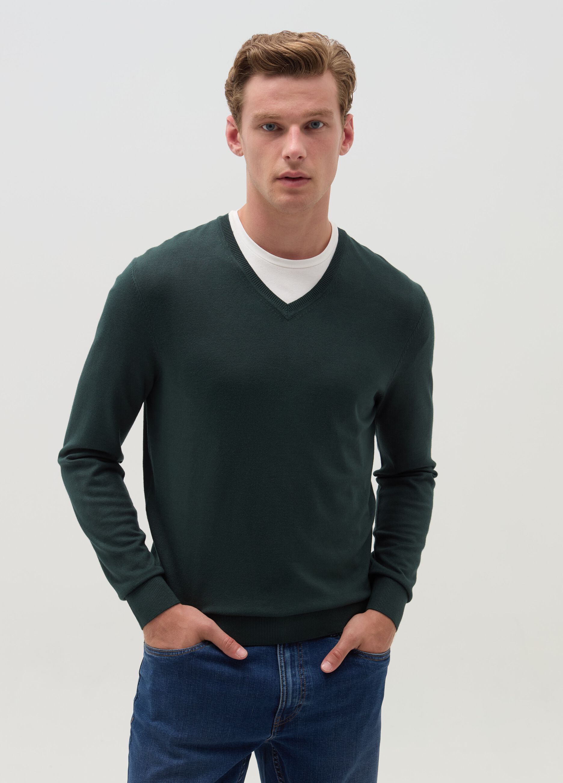 V-neck pullover