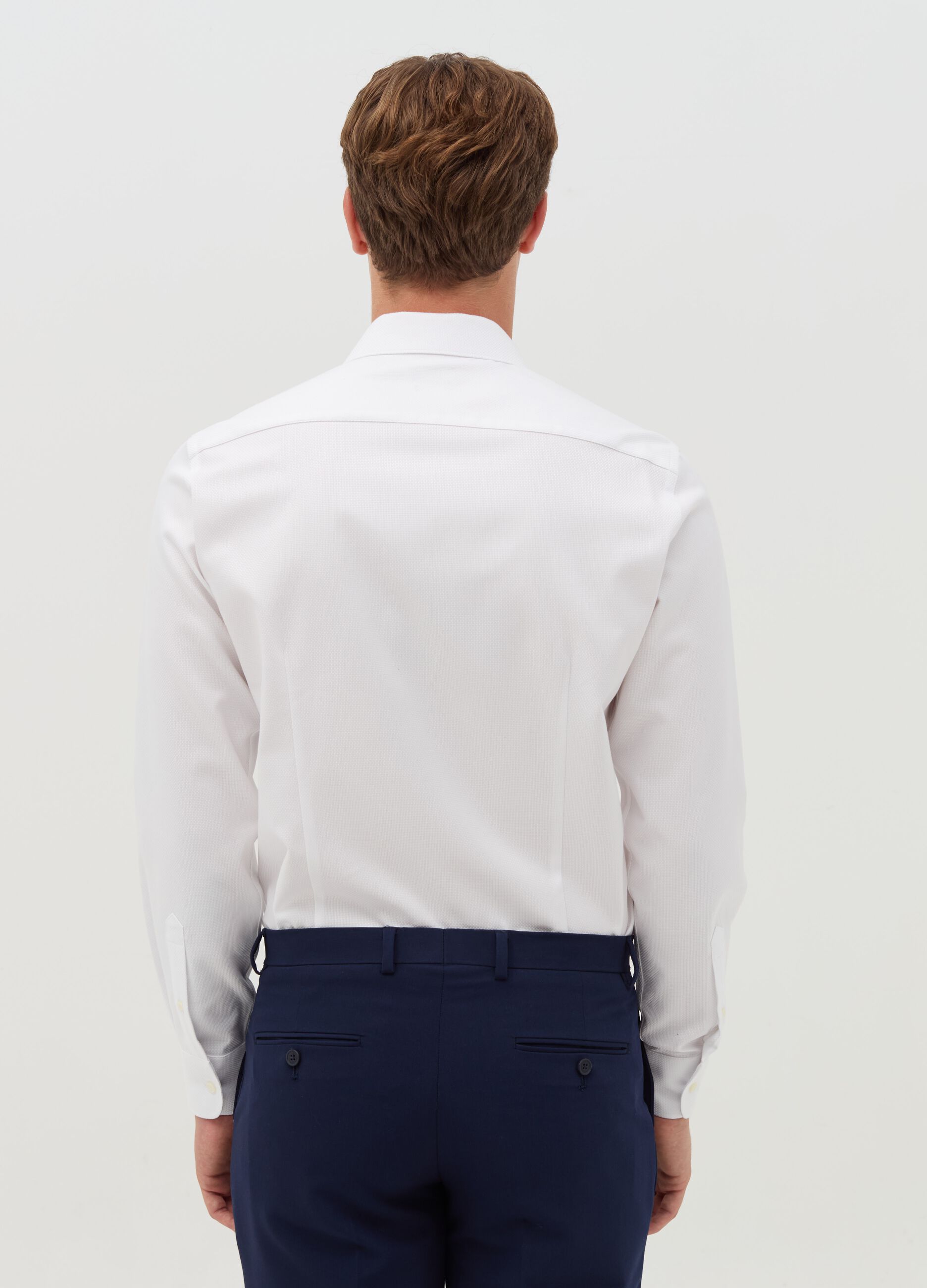 Slim-fit shirt with cut-away collar