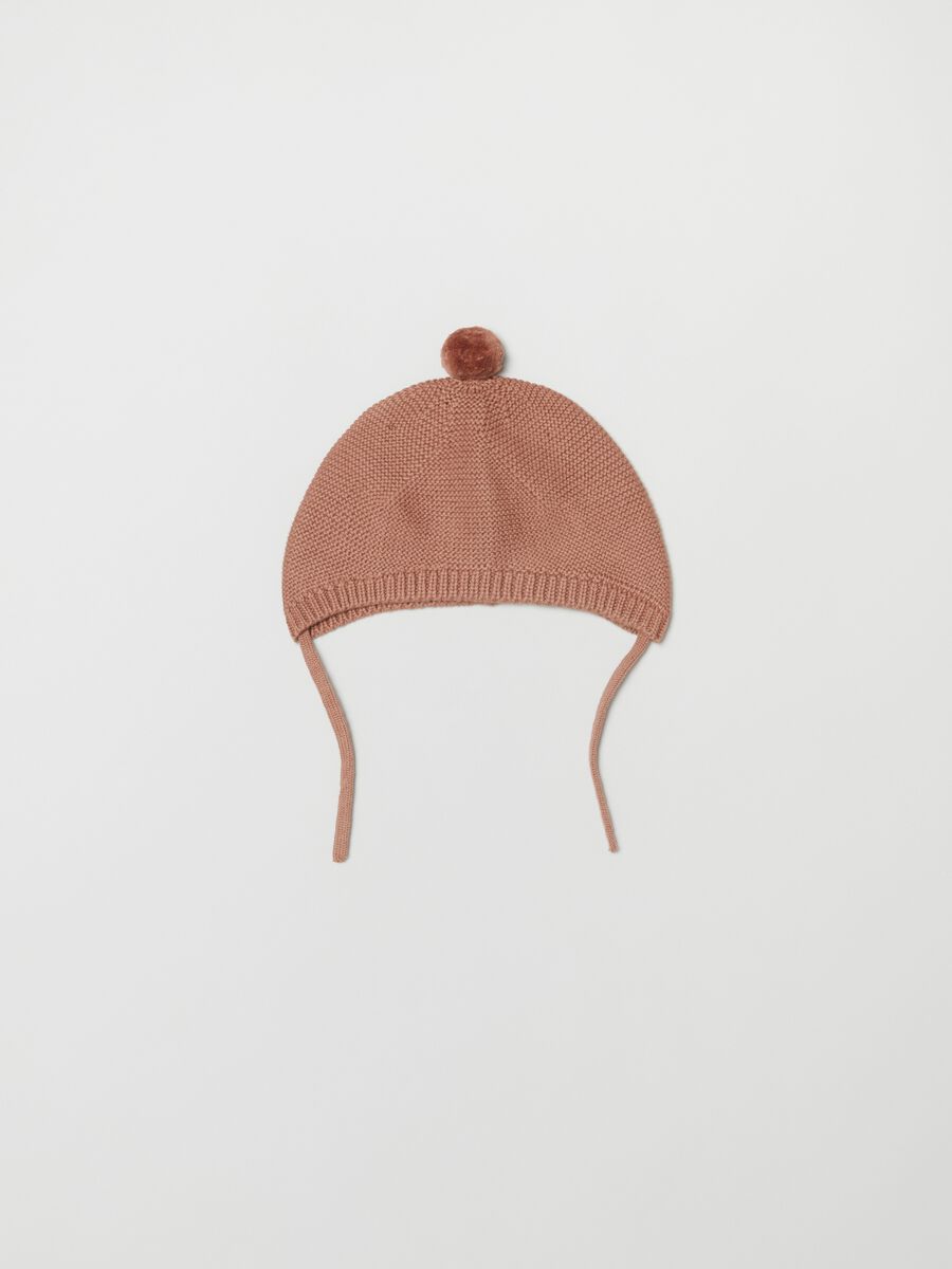 Gorro con pompón y cordones_0