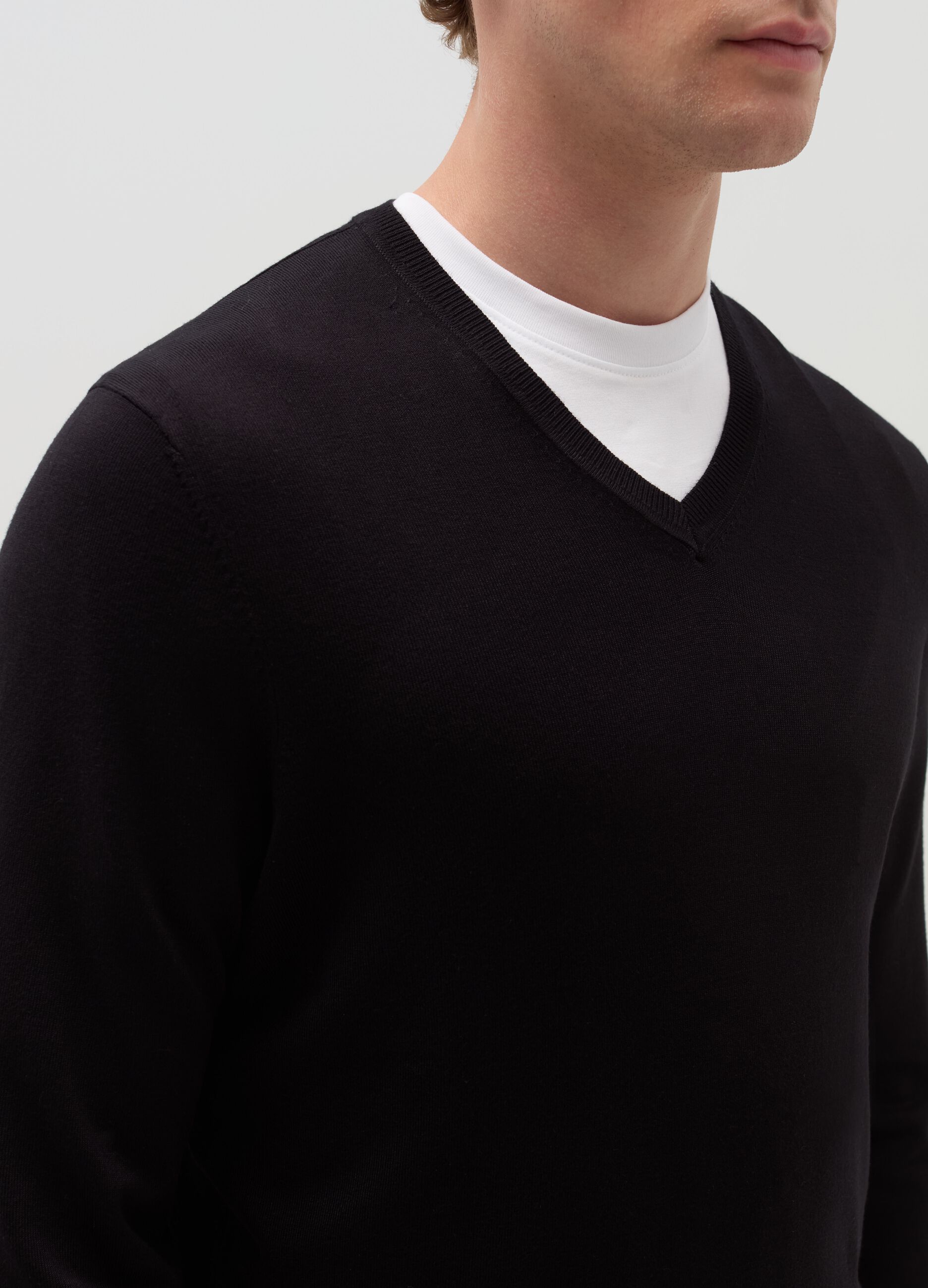 V-neck pullover