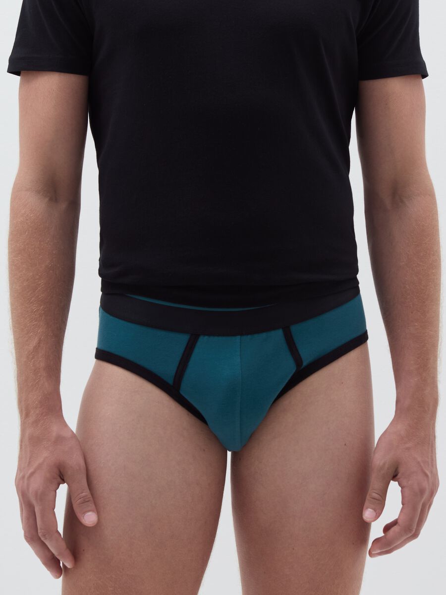 Three-pack briefs with contrasting piping_2