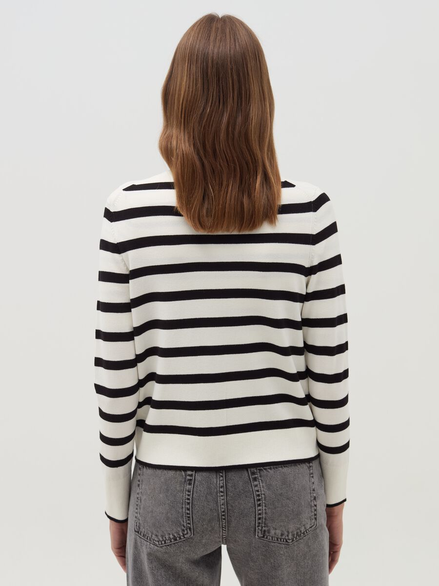Striped cardigan with round neck_2