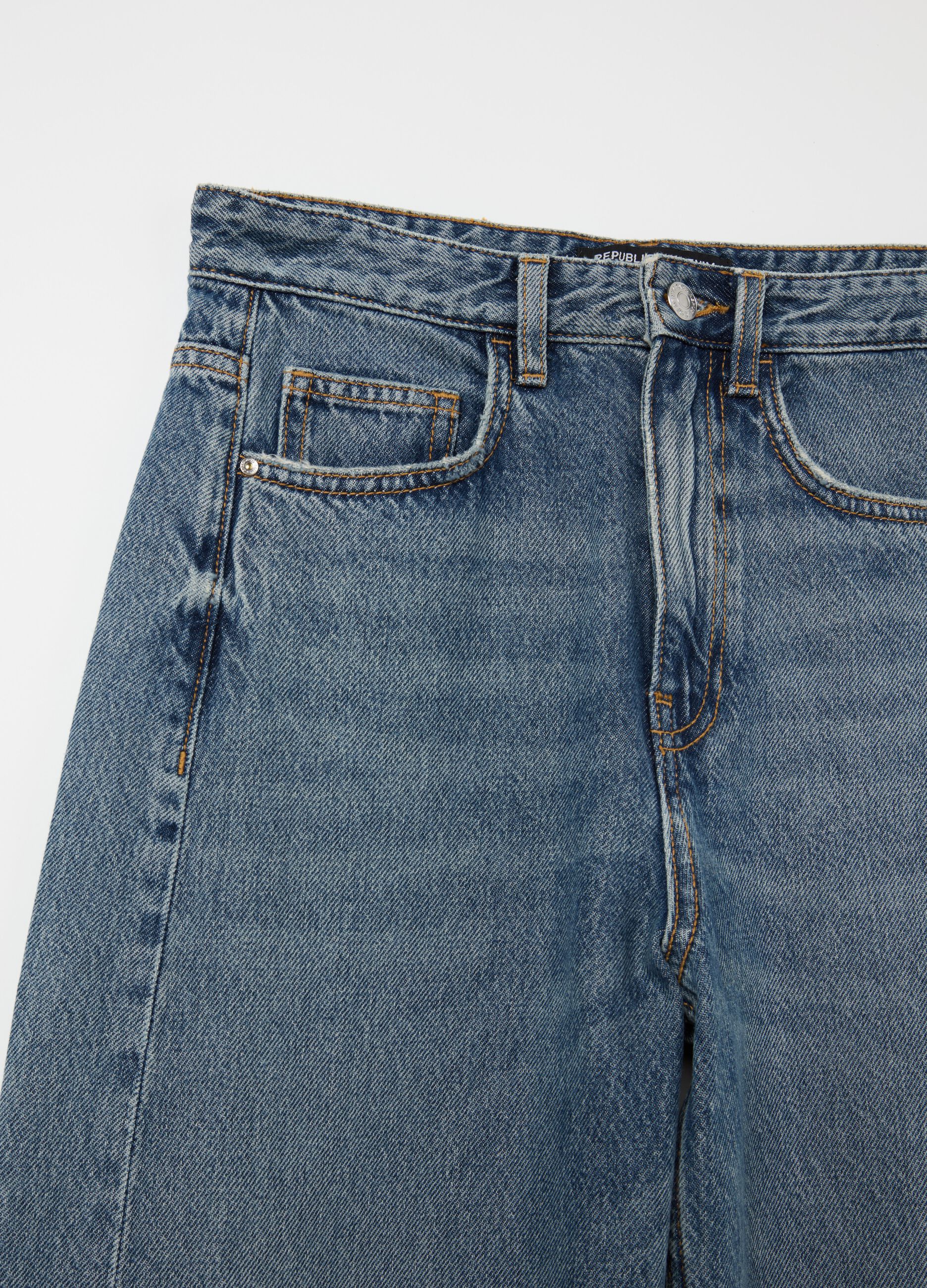 Wide-leg jeans with five pockets