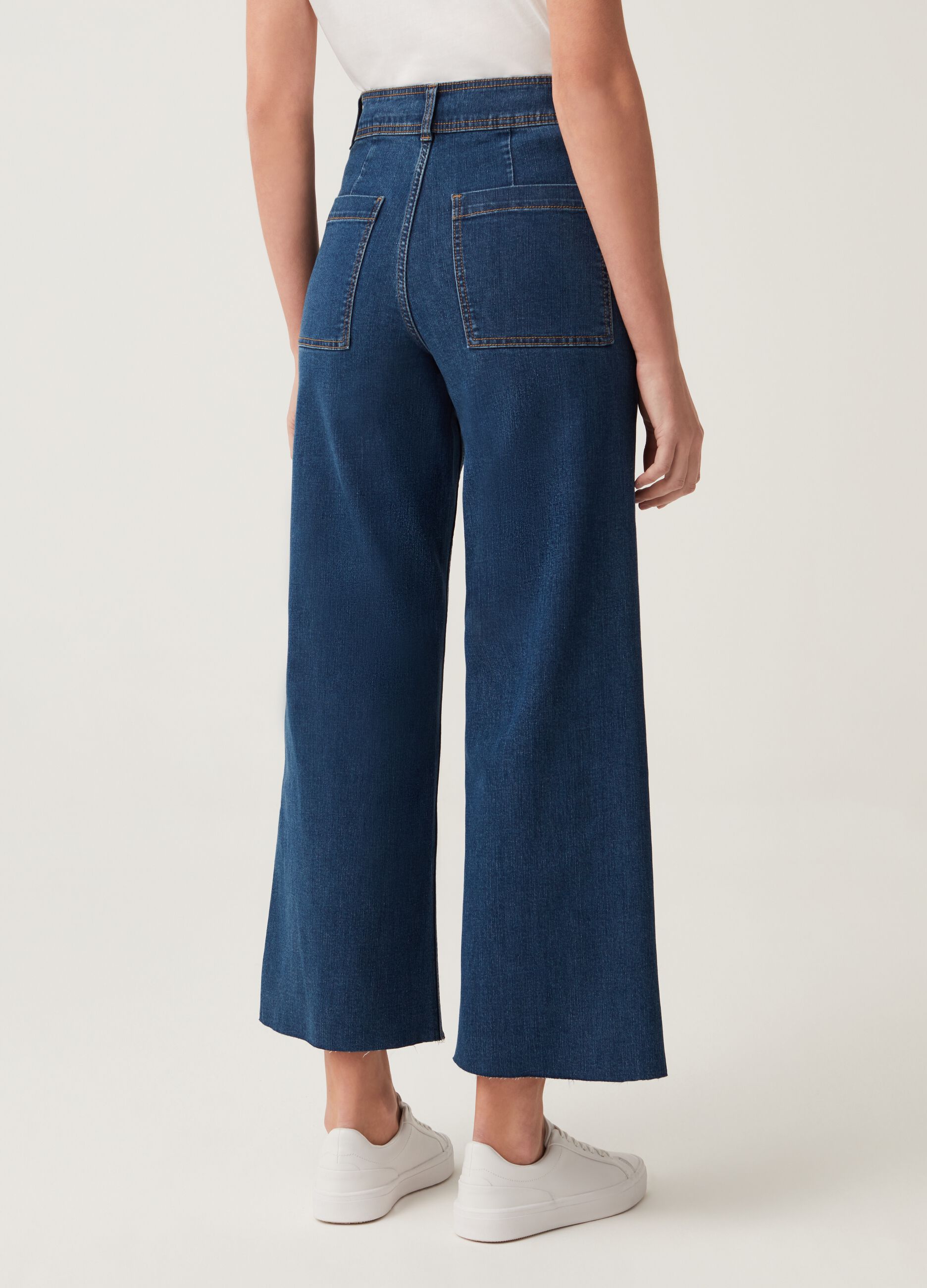 Wide-leg stretch jeans with raw edging