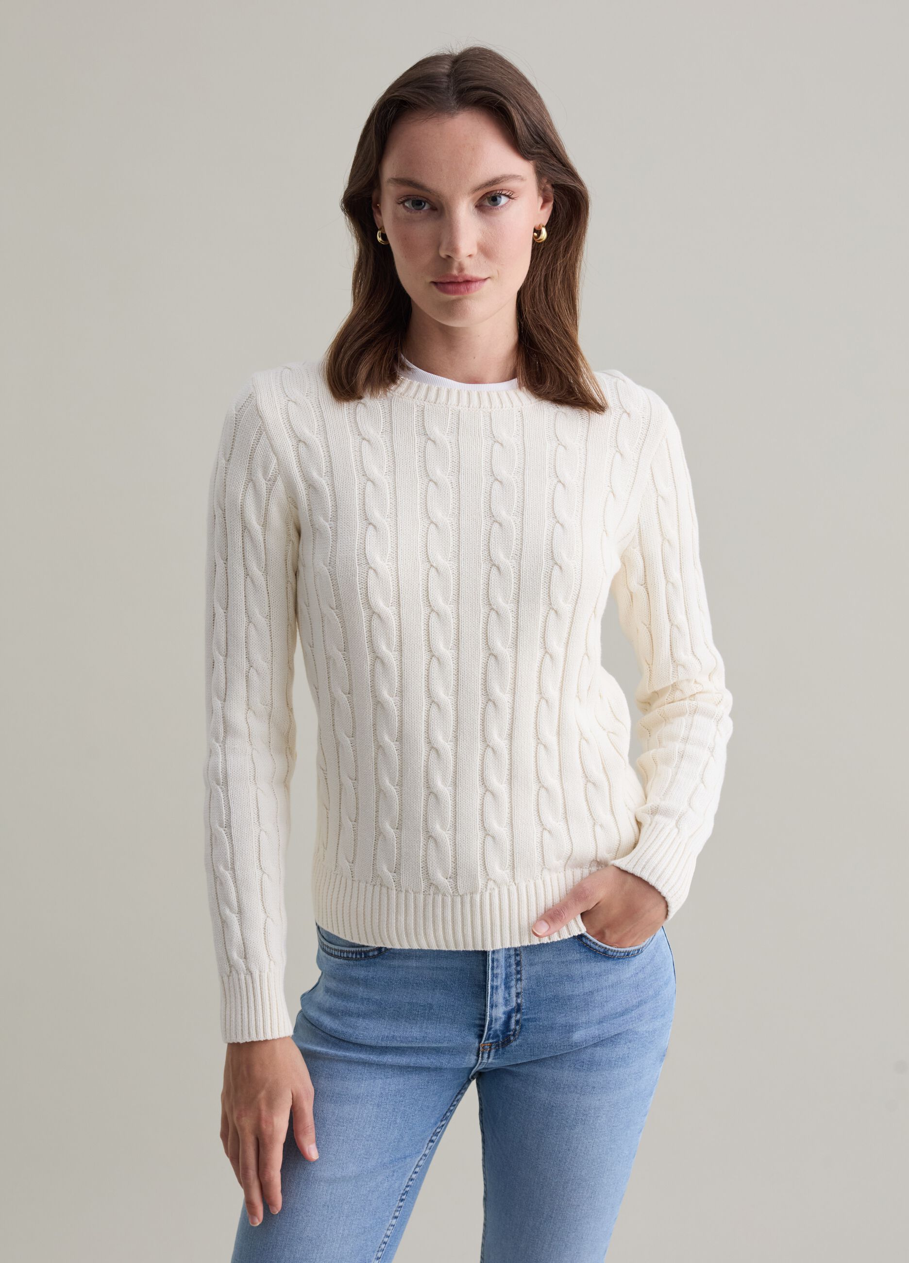 Ribbed pullover with cable-knit design