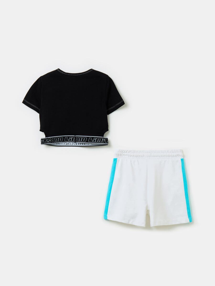 Pack jogging camiseta cut out y shorts_1